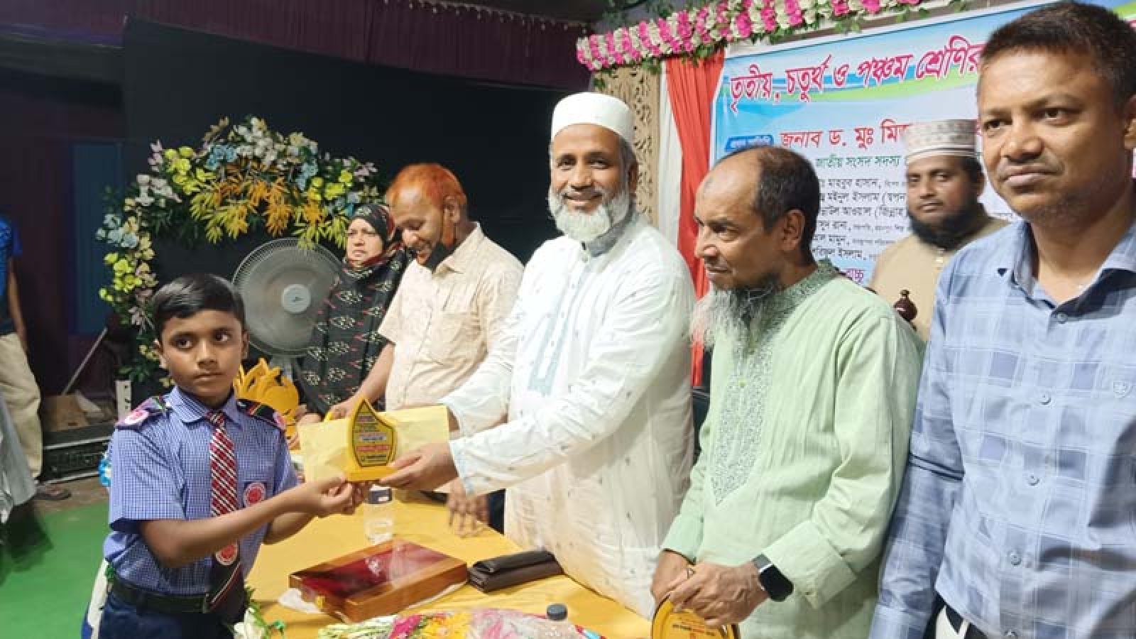 গোমস্তাপুর কৃতী শিক্ষার্থীদের সংবর্ধনা