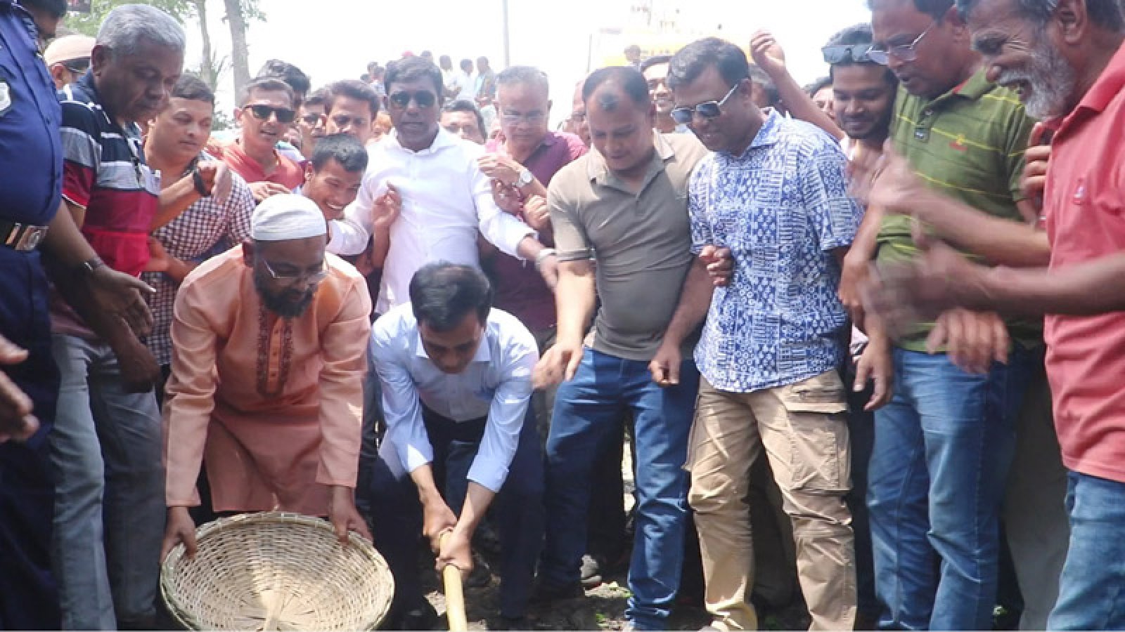 নওগাঁয় সাত কিলোমিটার খাল পুনর্খনন কাজের উদ্বোধন