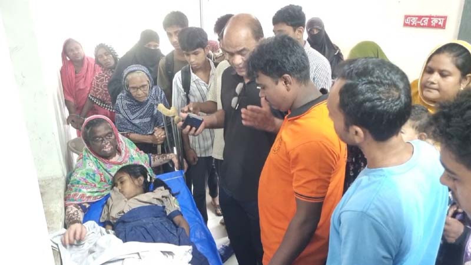 স্কুল ড্রেসে শেষ যাত্রা, বাসের চাকায় পিষ্ট হয়ে প্রাণ গেল শিশুশিক্ষার্থীর
