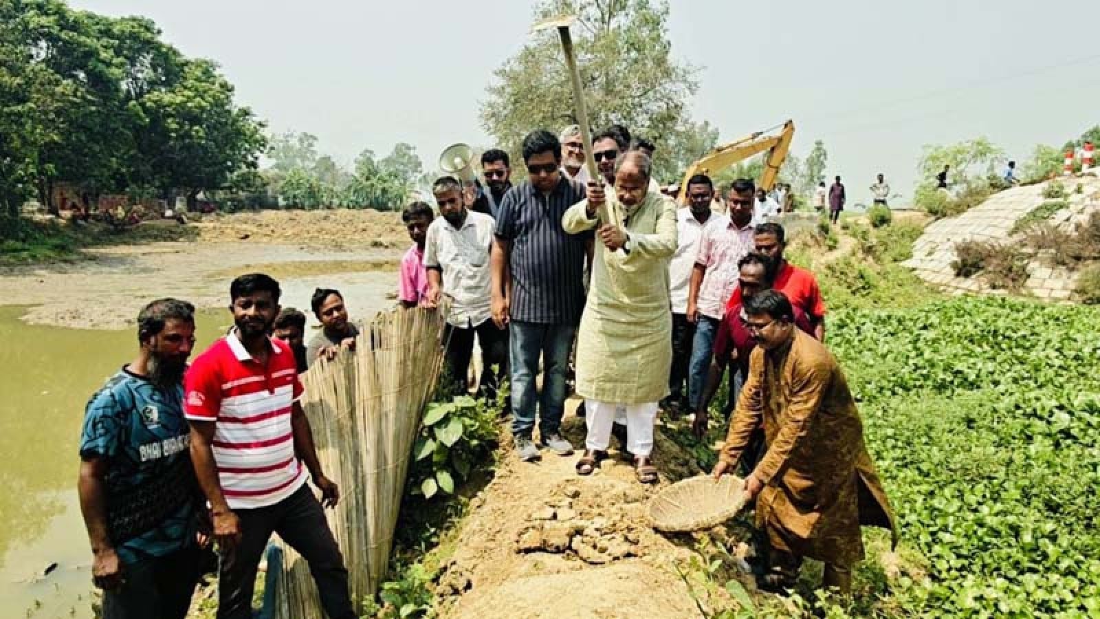 সিংড়ায় খাল খননের উদ্বোধন