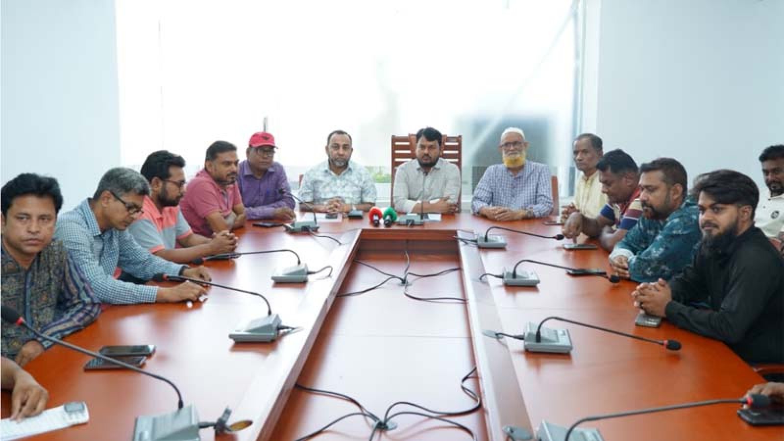রাজশাহী প্রেসক্লাবের নেতৃবৃন্দের সাথে রাসিক প্রশাসকের মতবিনিময়