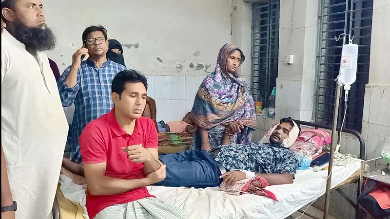 চাটমোহরে বিএনপির দুই গ্রুপের সংঘর্ষে আহত ৮