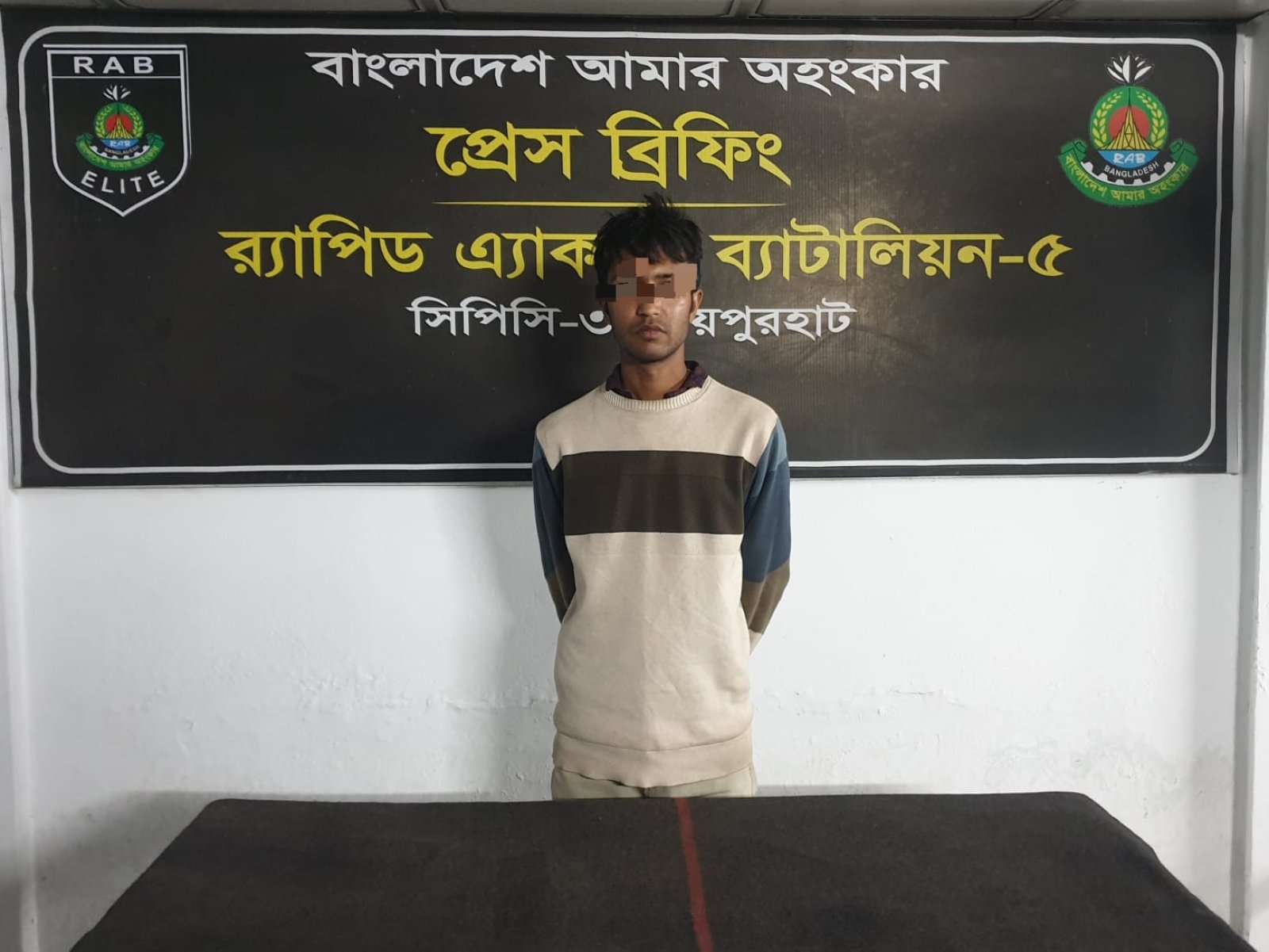 জয়পুরহাটে ইয়াবাসহ দুই মাদক ব্যবসায়ী গ্রেফতার
