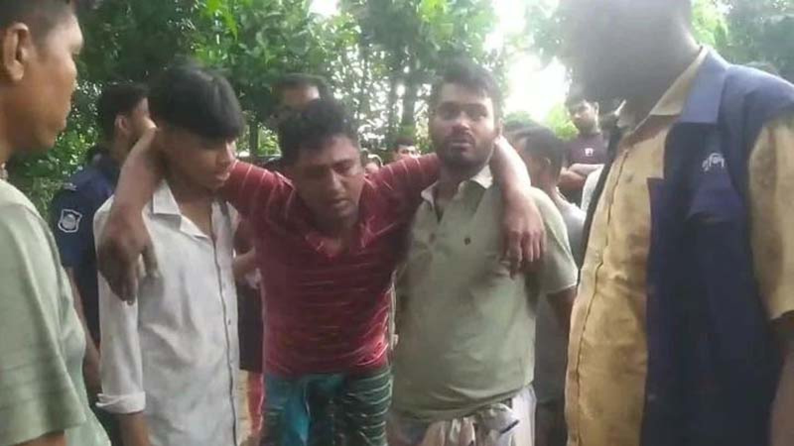 নারায়ণগঞ্জে ডিবির তিন সদস্যকে মারধর, গুরুতর আহত অবস্থায় উদ্ধার
