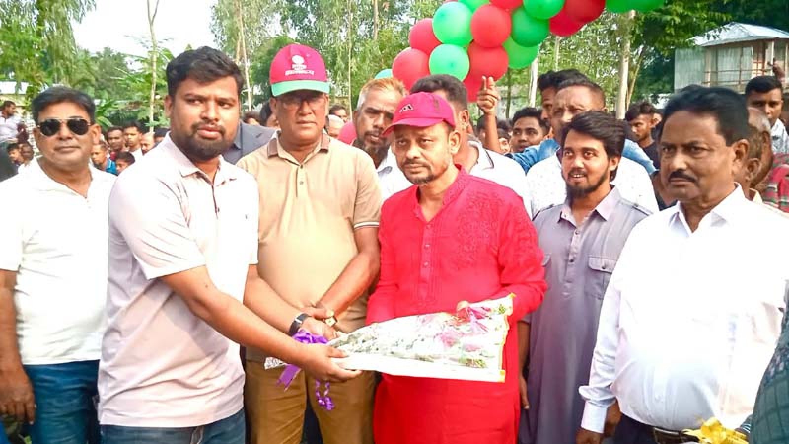 পার্বতীপুরে প্রাইজমানি  ফুটবলে বদরগঞ্জকে হারিয়ে দাউদপুর ফুটবল একাডেমি চ্যাম্পিয়ন