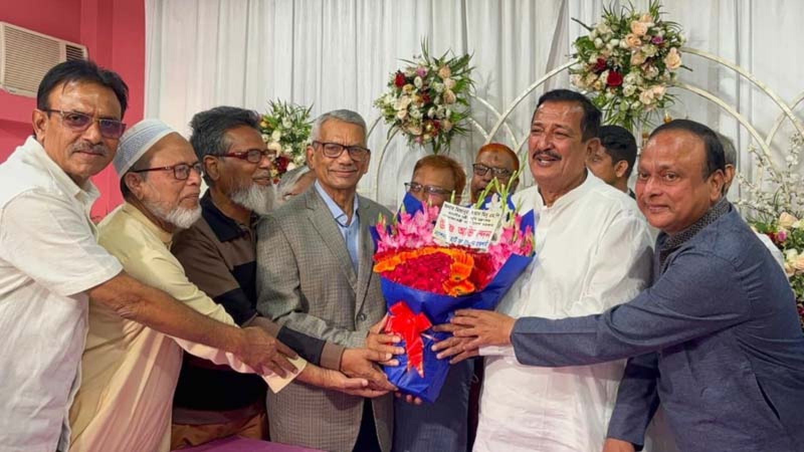 ভূমিমন্ত্রী মিনুকে ন্যাশনাল হার্ট ফাউন্ডেশনের শুভেচ্ছা