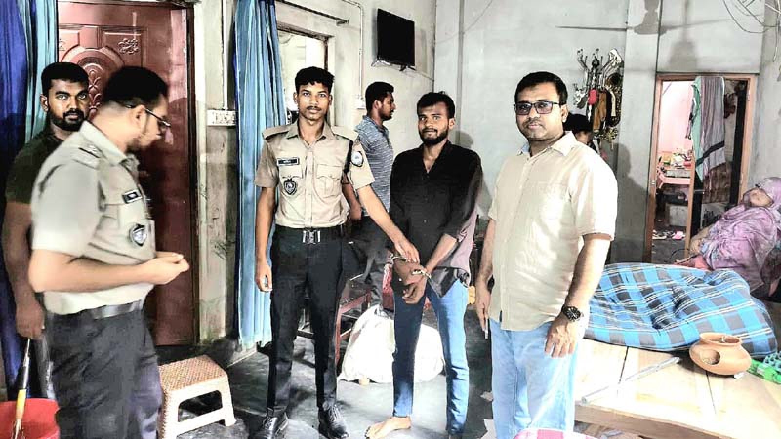 গোমস্তাপুরে এক মাদকসেবীকে তিন মাসের কারাদণ্ড