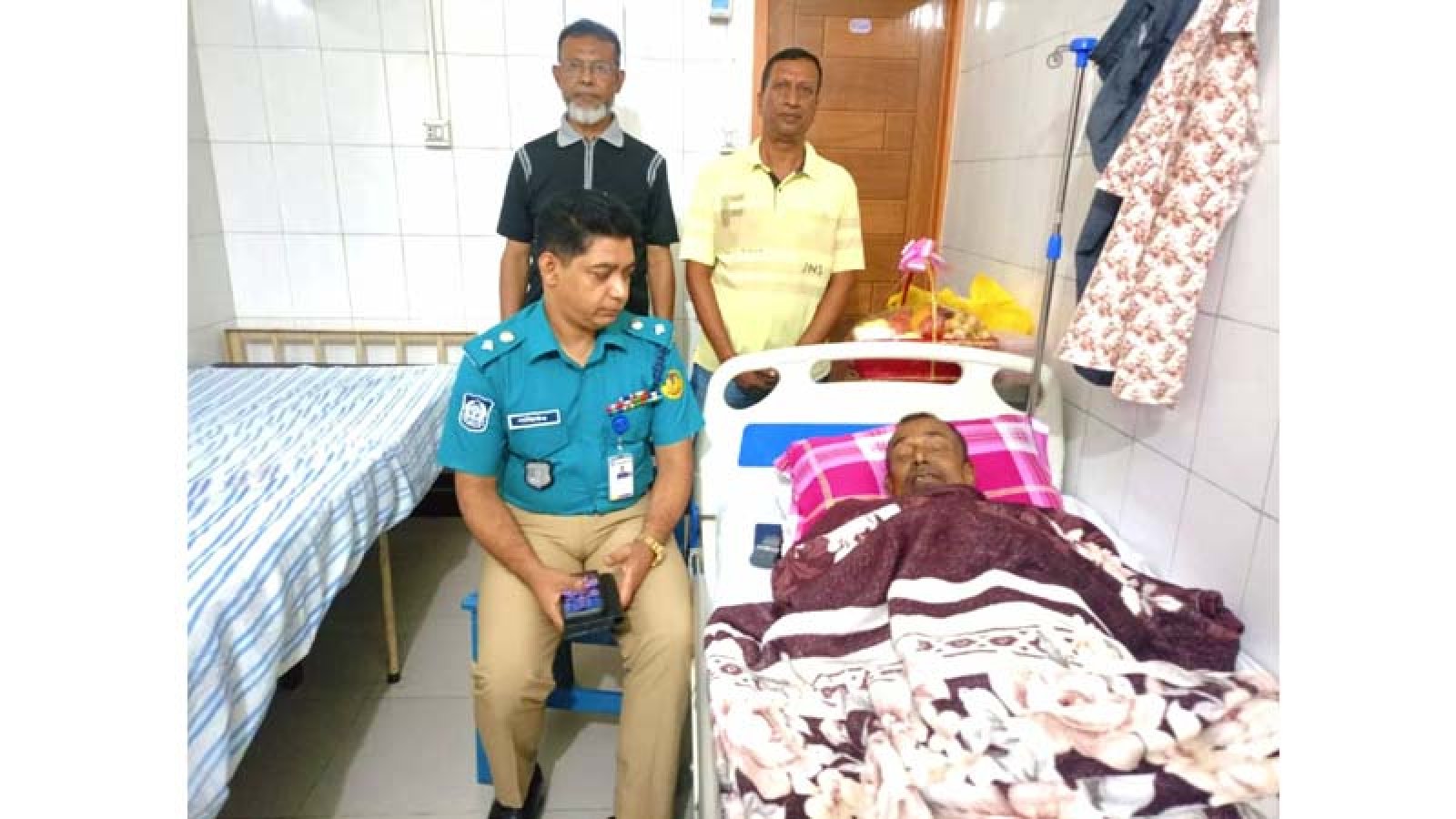 হাসপাতালে চিকিৎসাধীন সাংবাদিক সাইদুর রহমানের খোঁজখবর নিলেন আরএমপির মুখপাত্র