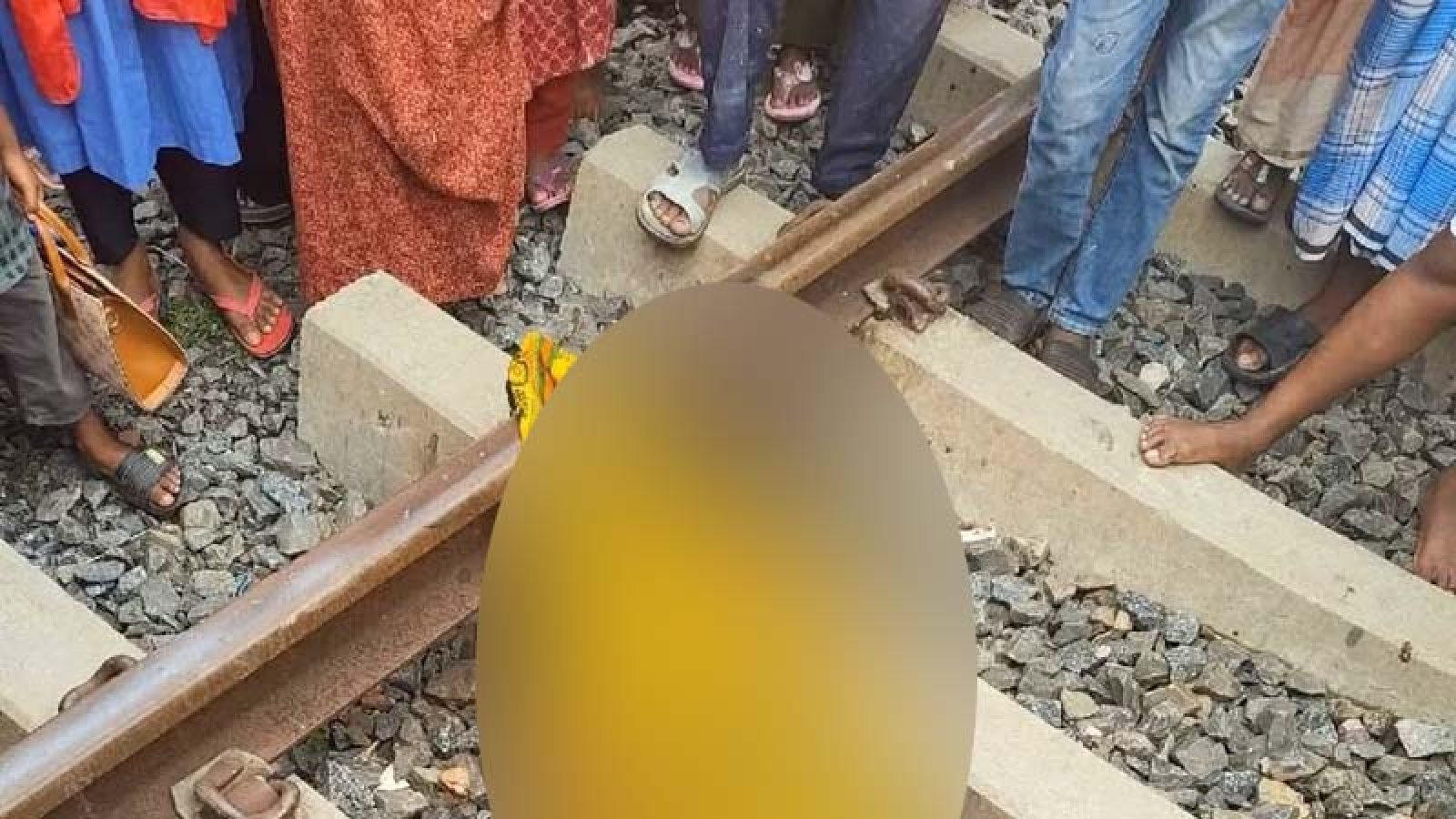 পাবনায় ট্রেনে কাটা পড়ে প্রাণ গেল অজ্ঞাত কিশোরীর