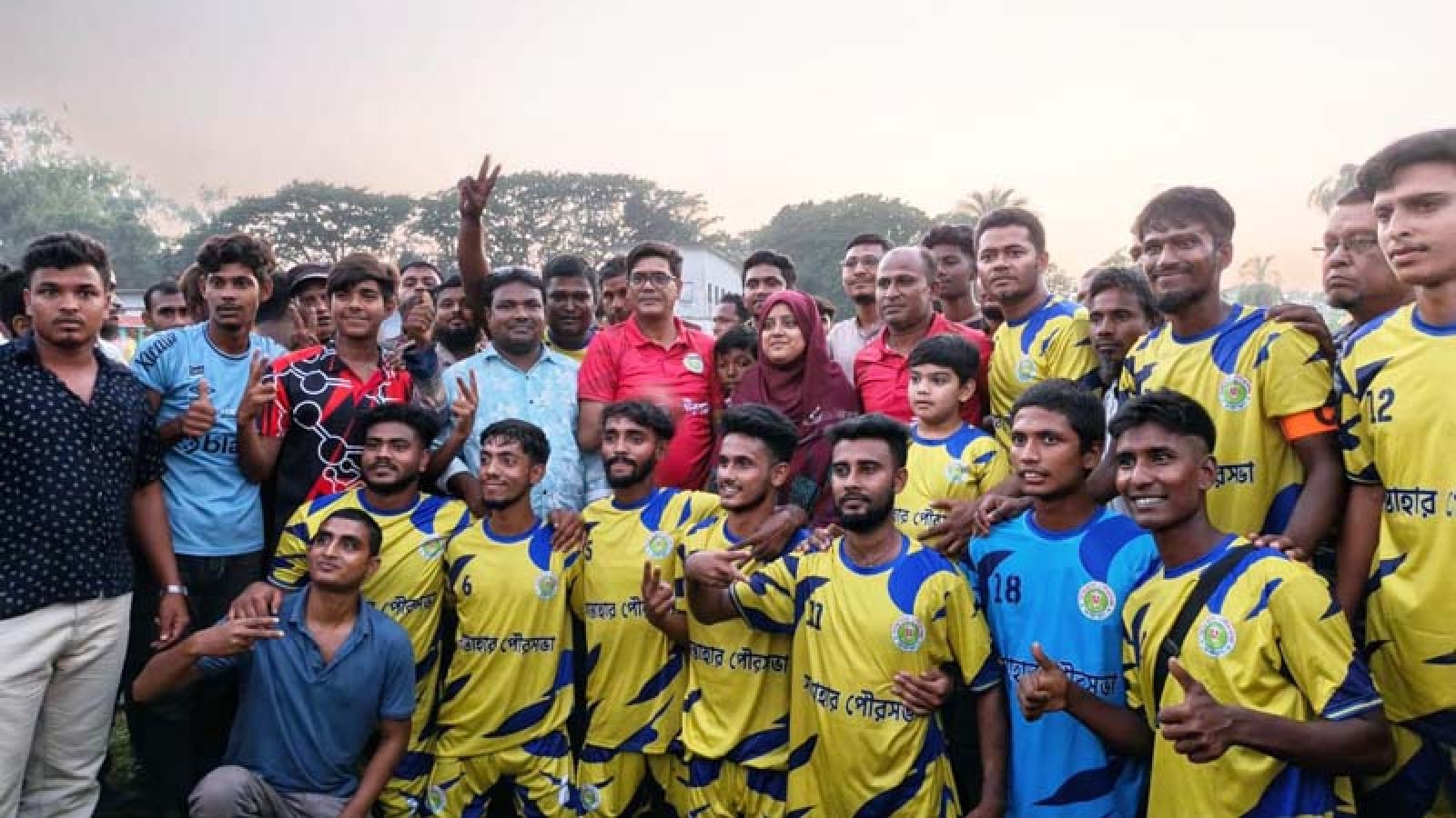 আদমদীঘিতে ফুটবল টুর্নামেন্টে চাঁপাপুরকে হারিয়ে ফাইনালে সান্তাহার, ২৩ অক্টোবর মুখোমুখি দুই প্রশাসক