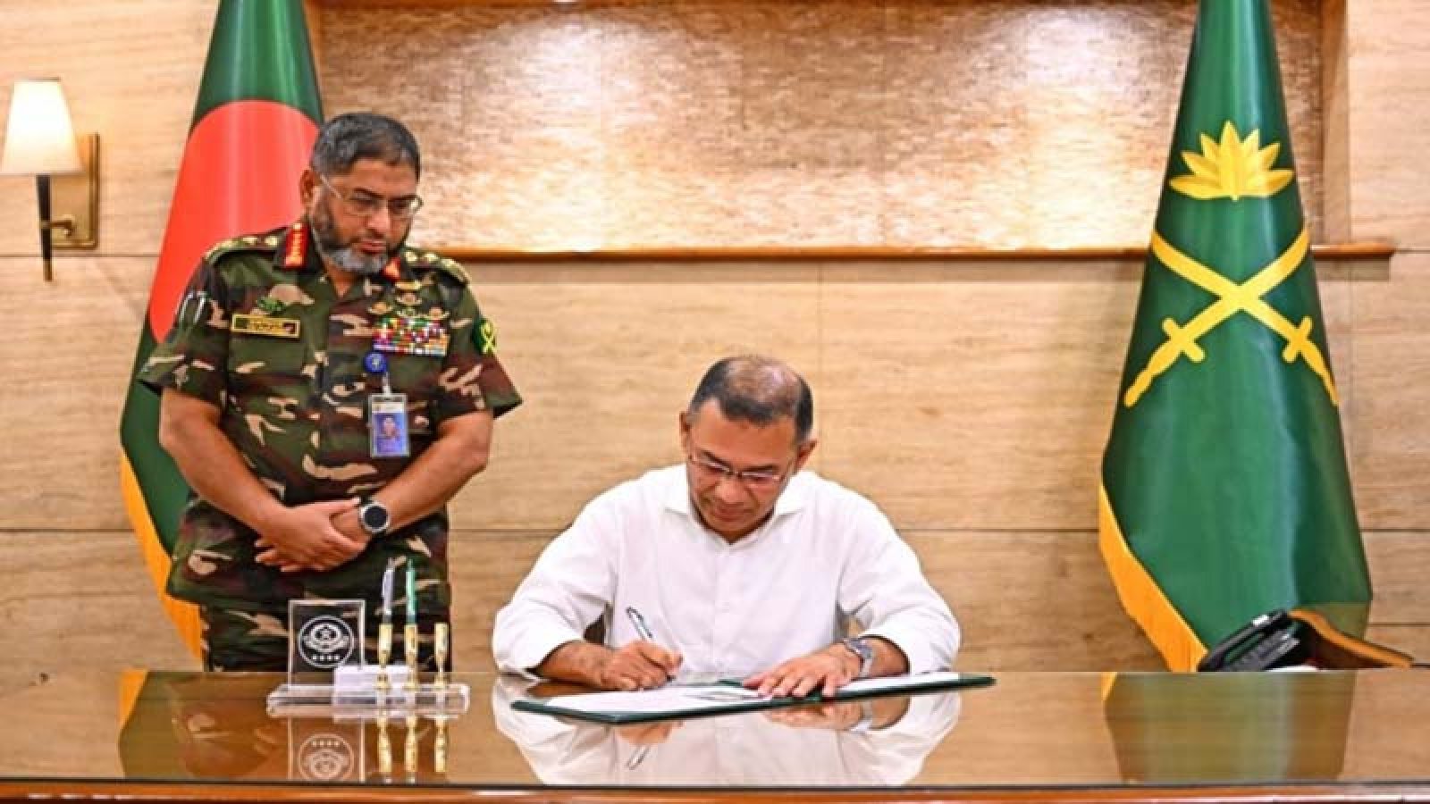 সেনাবাহিনীর কর্মকর্তাদের পদোন্নতিতে রাজনৈতিক মতাদর্শের ঊর্ধ্বে থাকার আহ্বান প্রধানমন্ত্রীর