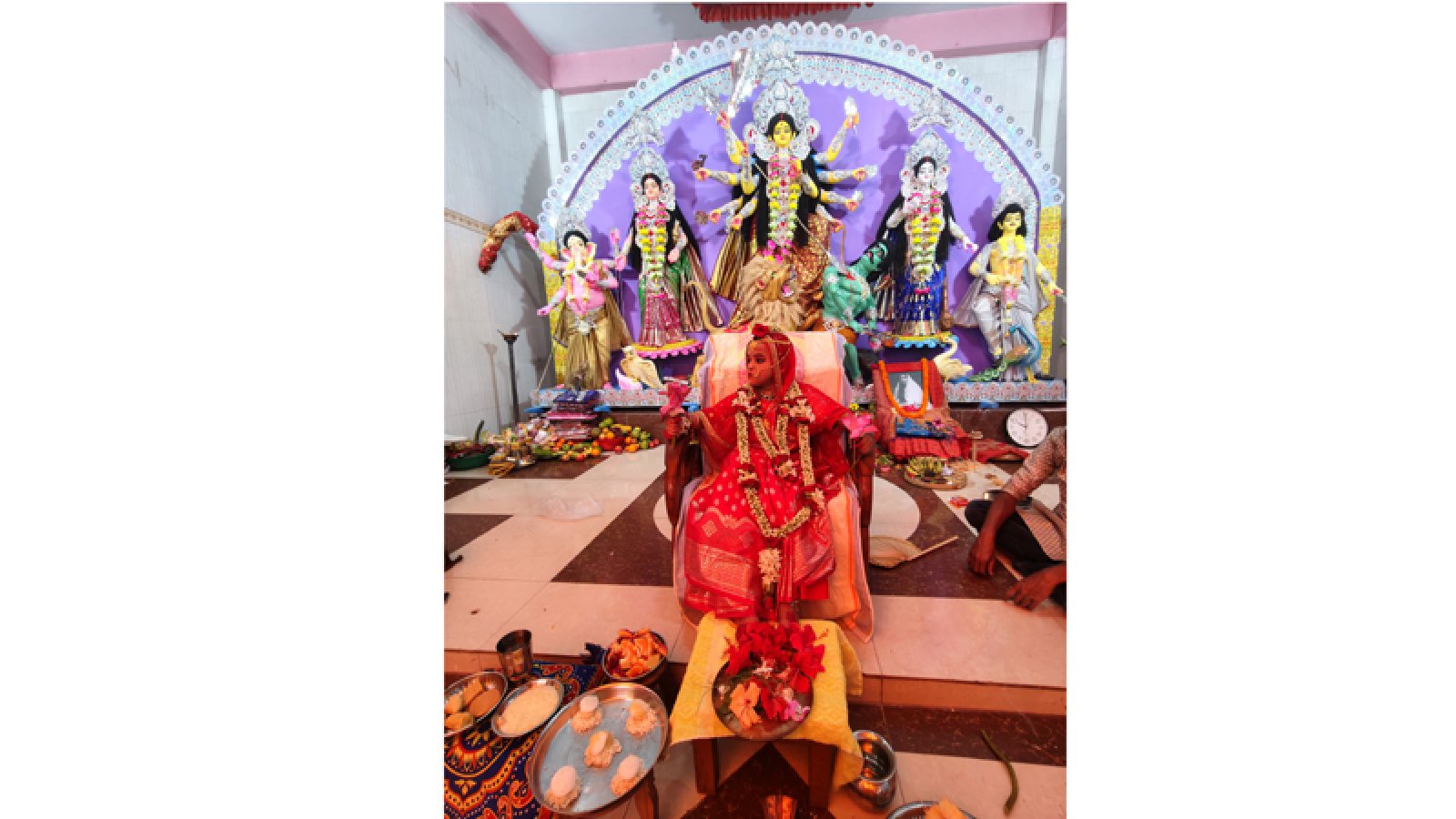 পাবনা রামকৃষ্ণ সেবাশ্রমে কুমারী পূজায় দর্শনার্থীদের ভীড়