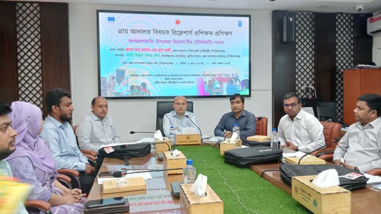 চাঁপাইনবাবগঞ্জে গ্রাম আদালত বিষয়ক দিনব্যাপী রিফ্রেশার্স প্রশিক্ষক প্রশিক্ষণ অনুষ্ঠিত