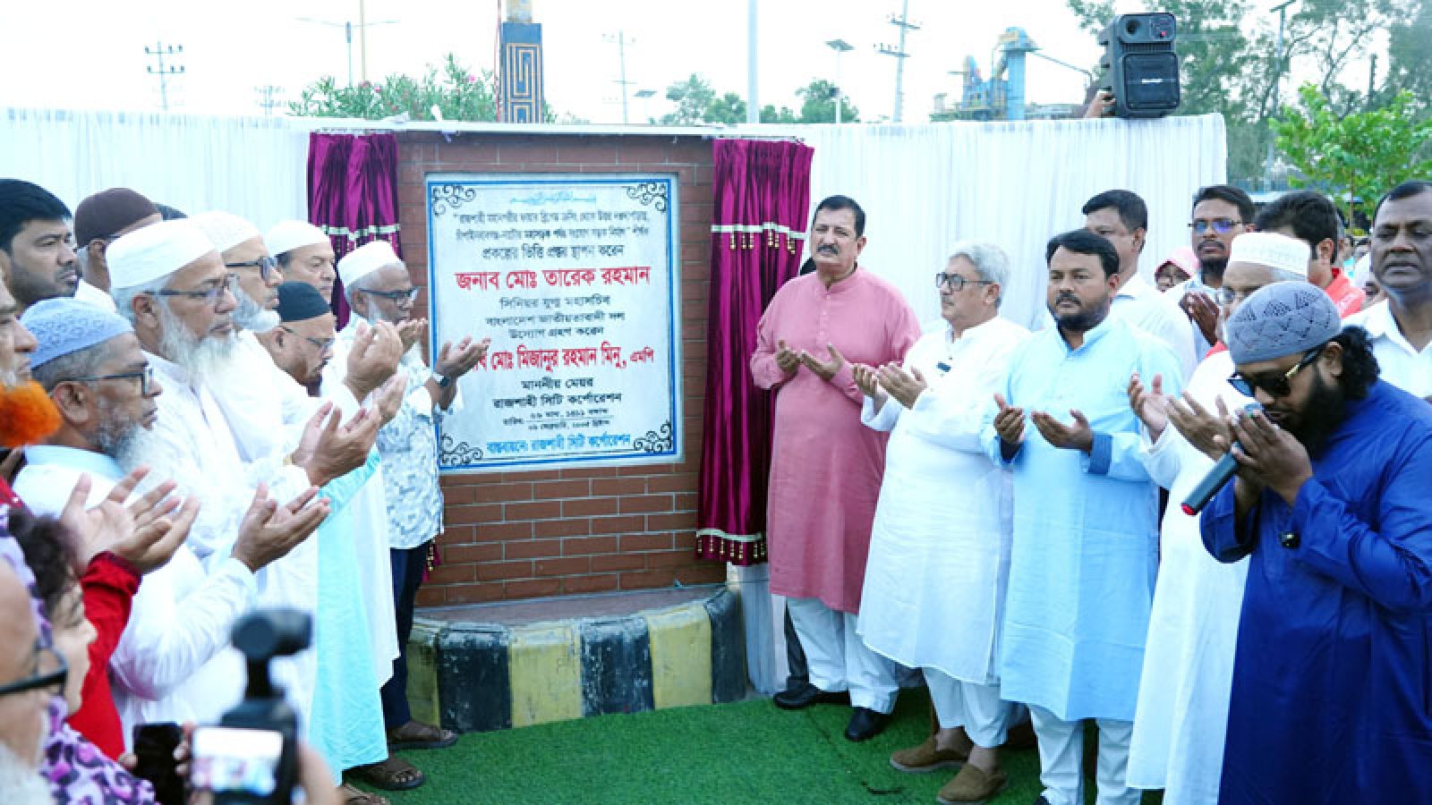 রাসিকের তিনটি উন্নয়ন প্রকল্পের পাঁচটি পুনঃস্থাপিত ভিত্তিপ্রস্তর ফলক উন্মোচন করলেন ভূমিমন্ত্রী
