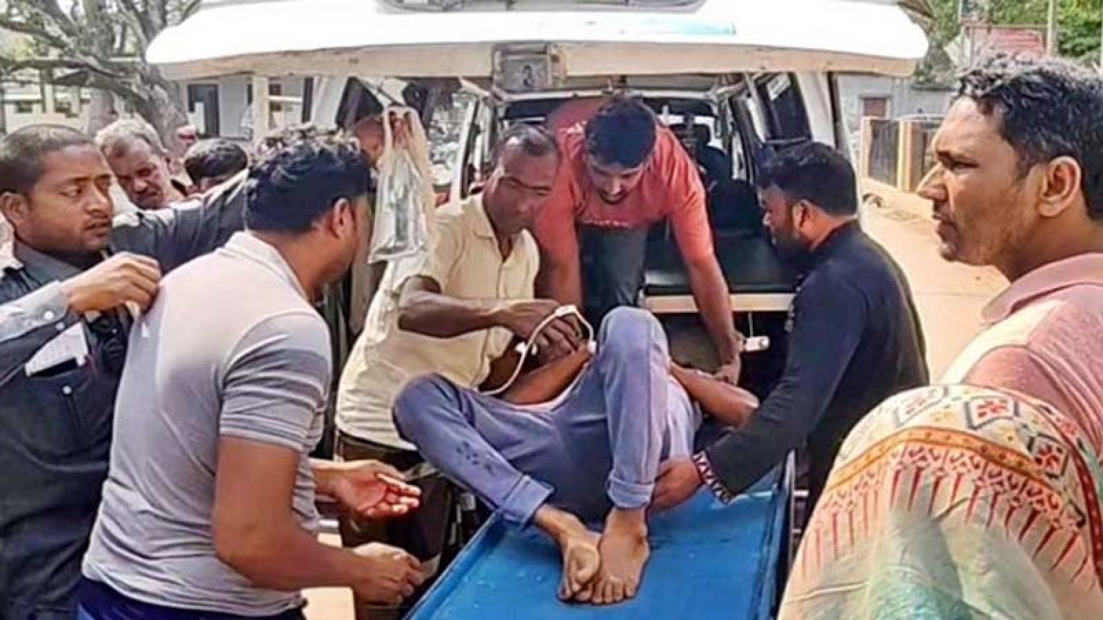 শিবগঞ্জে অটোরিকশা ও ভুটভুটির সংঘর্ষে এক শিশু নিহত, আহত ৬
