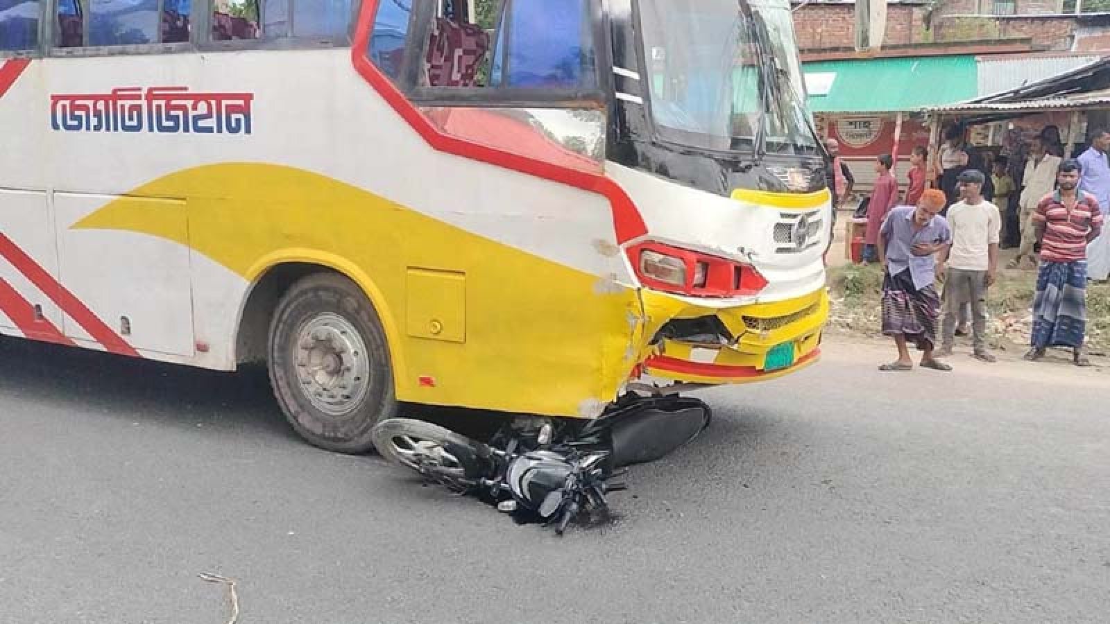 পত্নীতলায় সড়ক দুর্ঘটনায় মোটরসাইকেল আরোহী যুবক নিহত