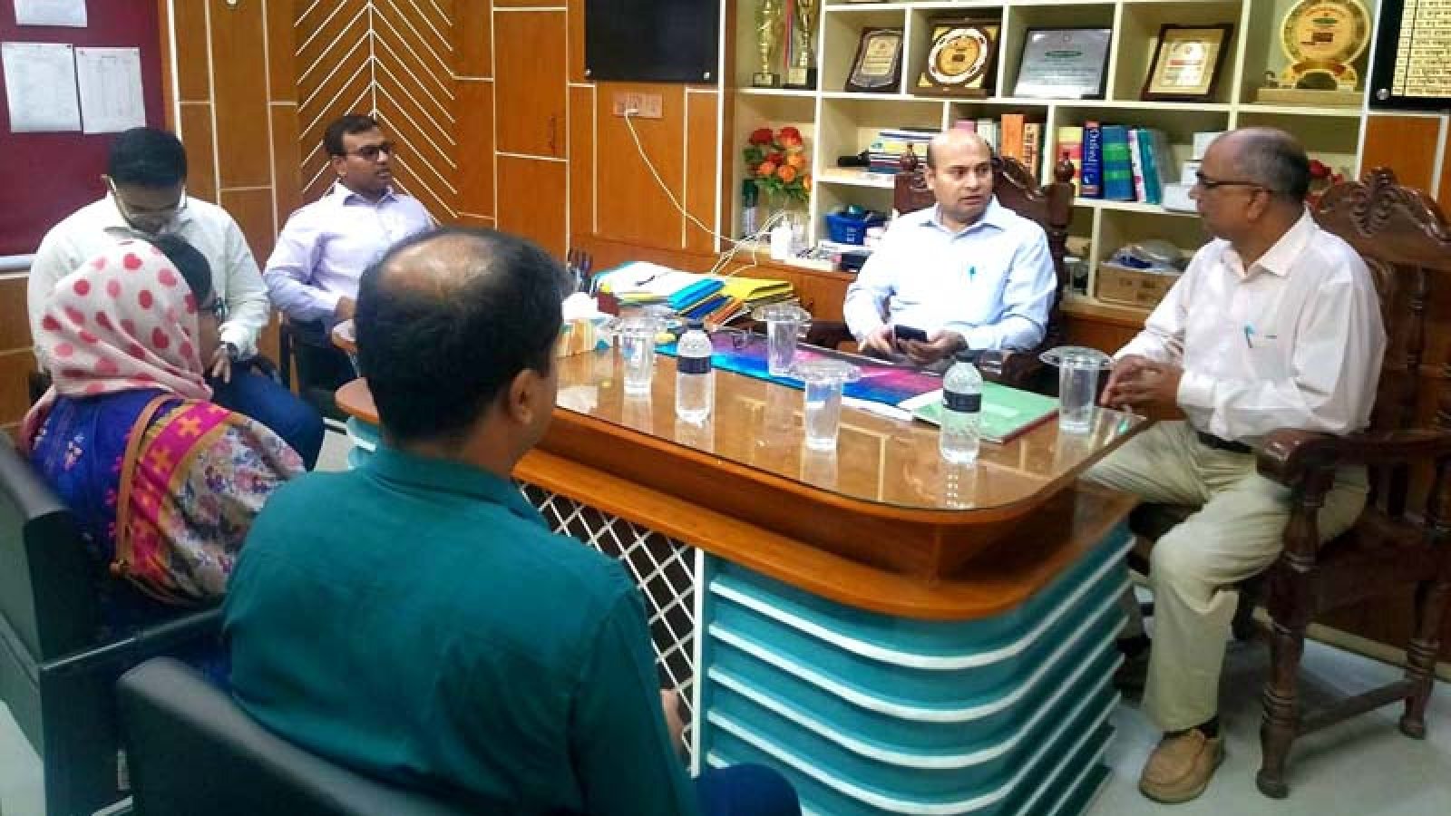 গোমস্তাপুরে বিভিন্ন সরকারি অফিস ও প্রতিষ্ঠান পরিদর্শনে জেলা প্রশাসক