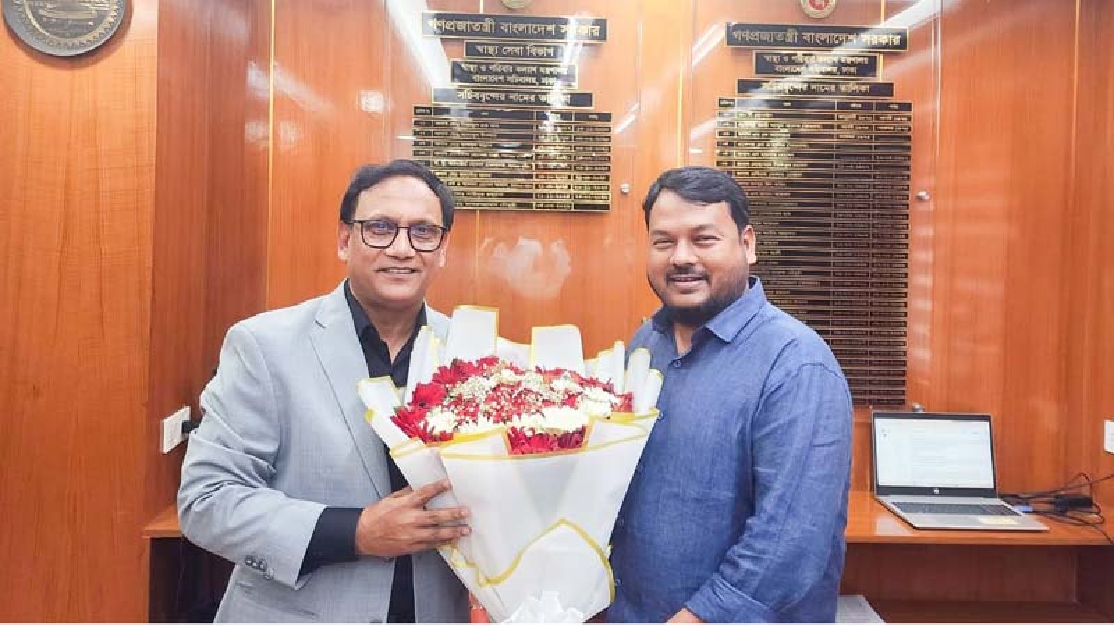 স্বাস্থ্যসেবা বিভাগের নবনিযুক্ত সচিবকে ফুলেল শুভেচ্ছা জানালেন রাসিক প্রশাসক