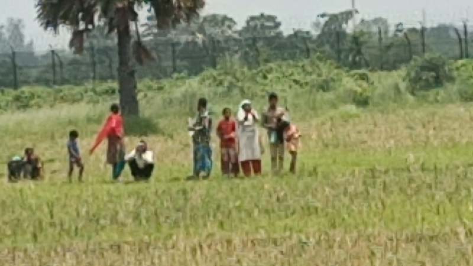সাপাহার আদাতলা সীমান্তে ৯ জনকে পুশ-ইন চেষ্টা বিজিবির বাধা
