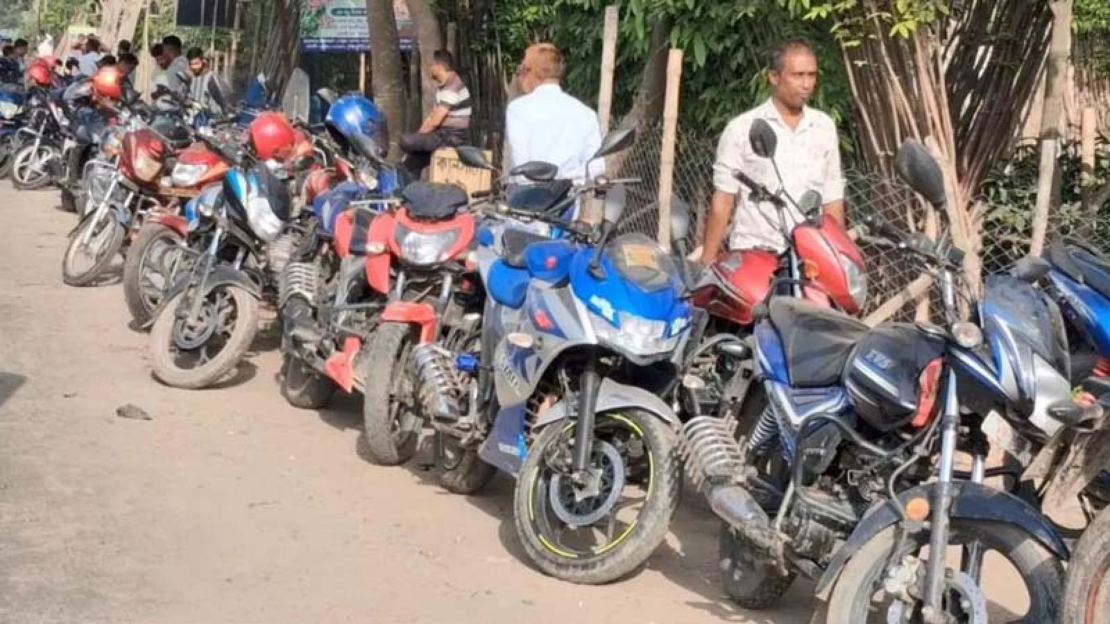 চাঁপাইনবাবগঞ্জে অ্যাপের মাধ্যমে মিলছে জ্বালানি তেল, ফিরছে শৃঙ্খলা