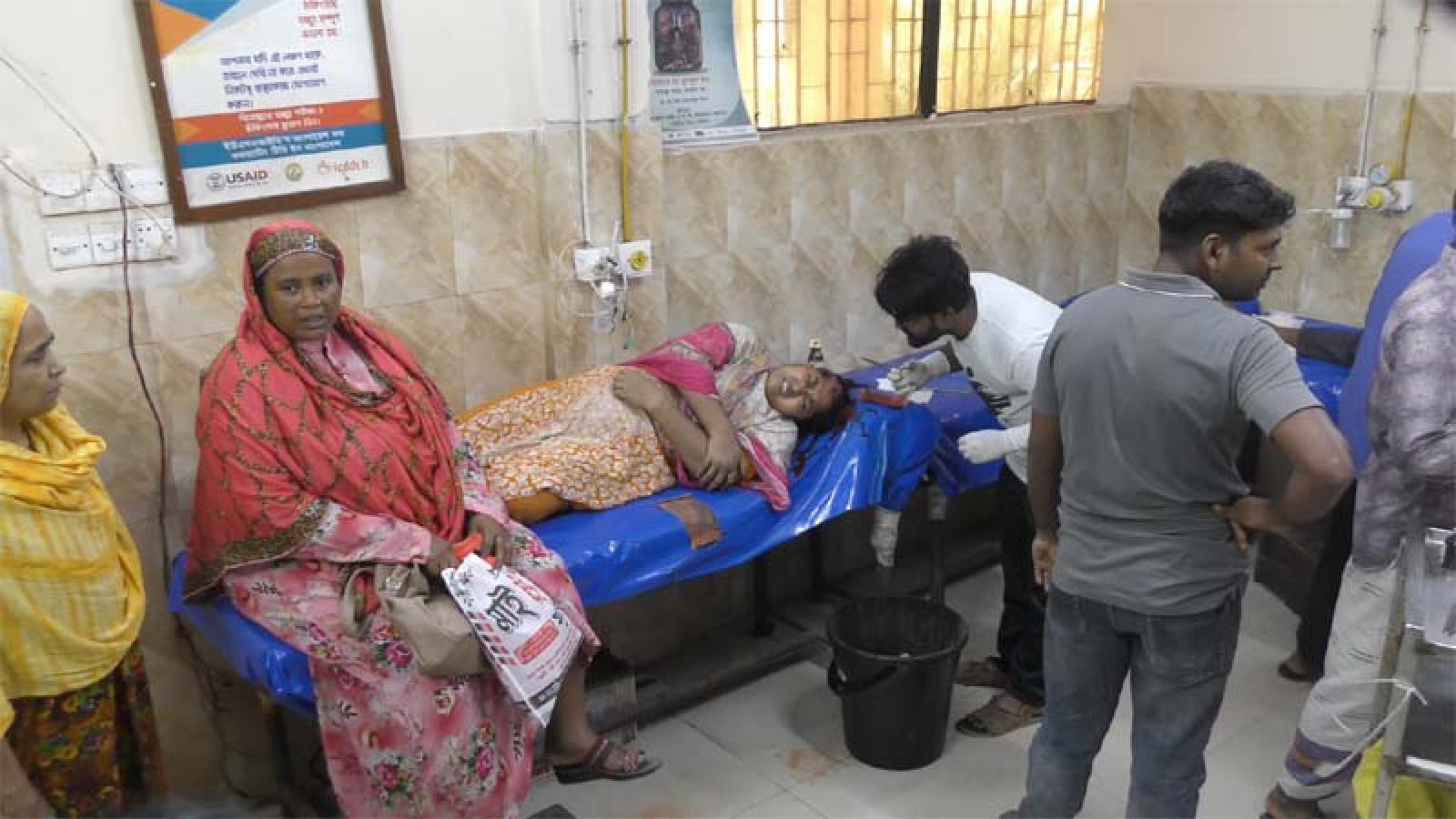 সিংড়ায় জমি দখলে বাধা দেয়ায় বাবাকে তুলে নেয়ার চেষ্টা, মেয়েকে কুপিয়ে জখম