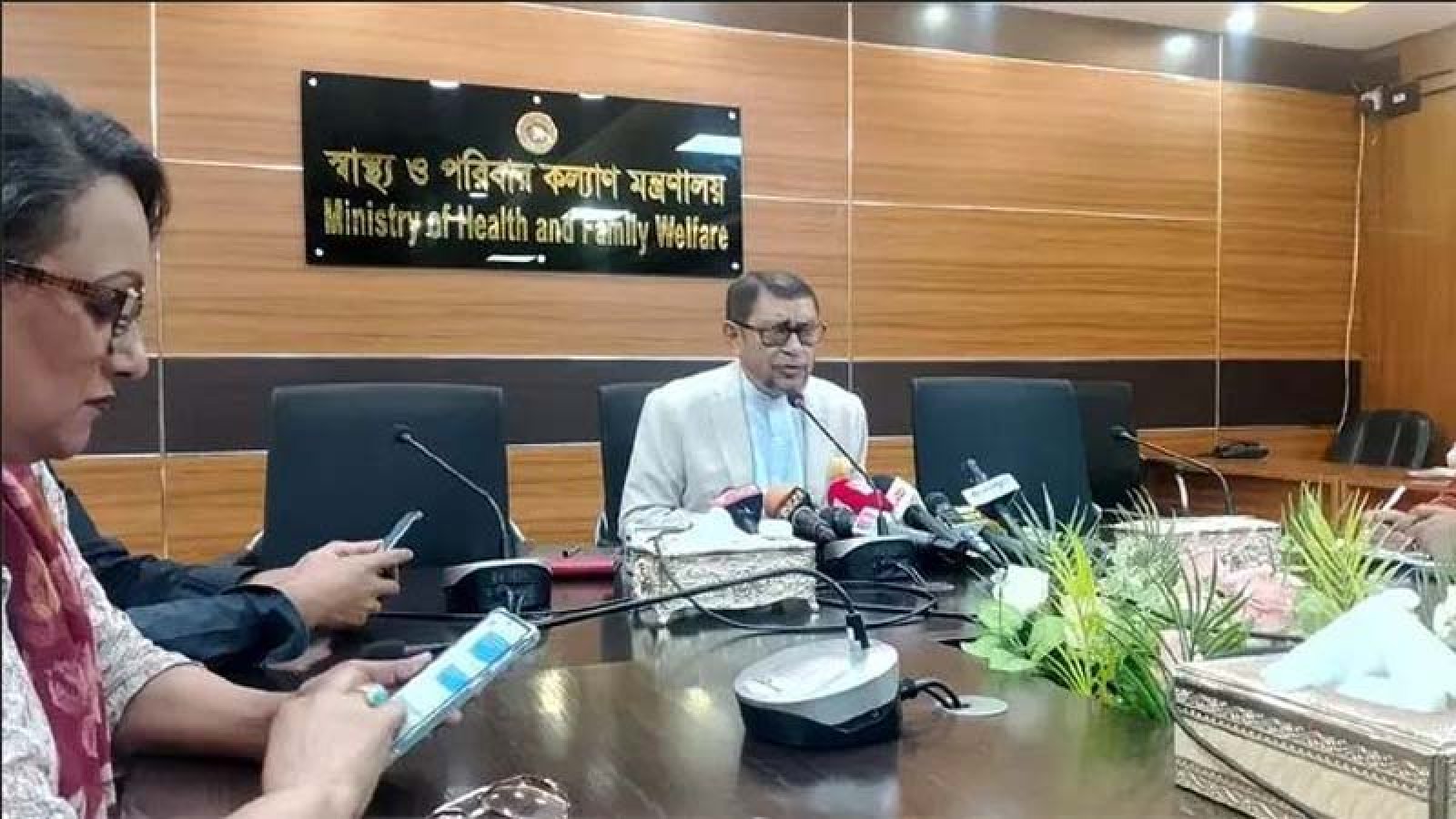 ডিউটি ফাঁকি দিয়ে ব্যক্তিগত রোগী দেখায় চিকিৎসকের লাইসেন্স স্থগিত
