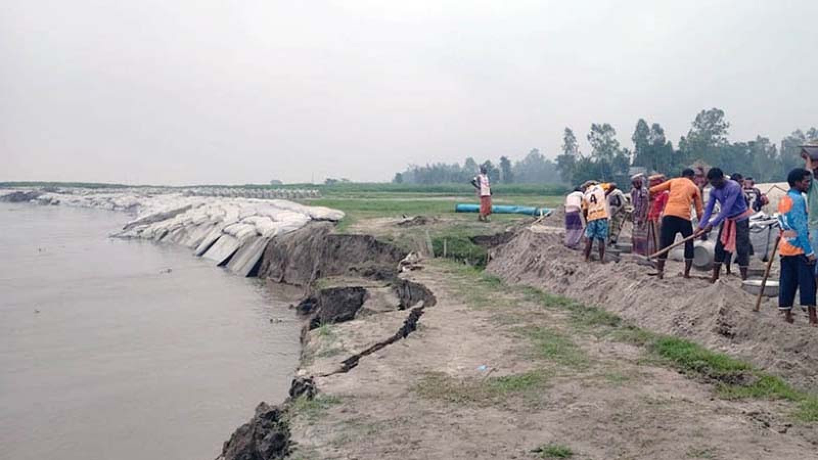 বগুড়ায় ভাঙনে ভয়াবহ রূপ নিয়েছে যমুনা
