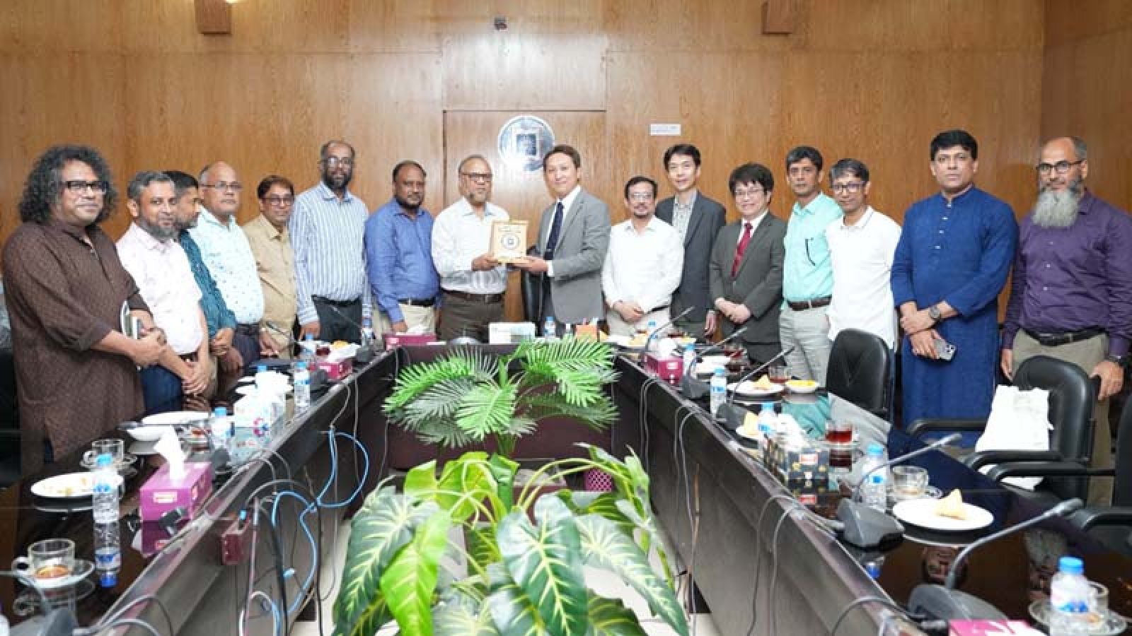 রাবি উপ-উপাচার্যদ্বয়ের সাথে জাপানি প্রতিনিধিদলের সৌজন্য সাক্ষাৎ ও মতবিনিময়