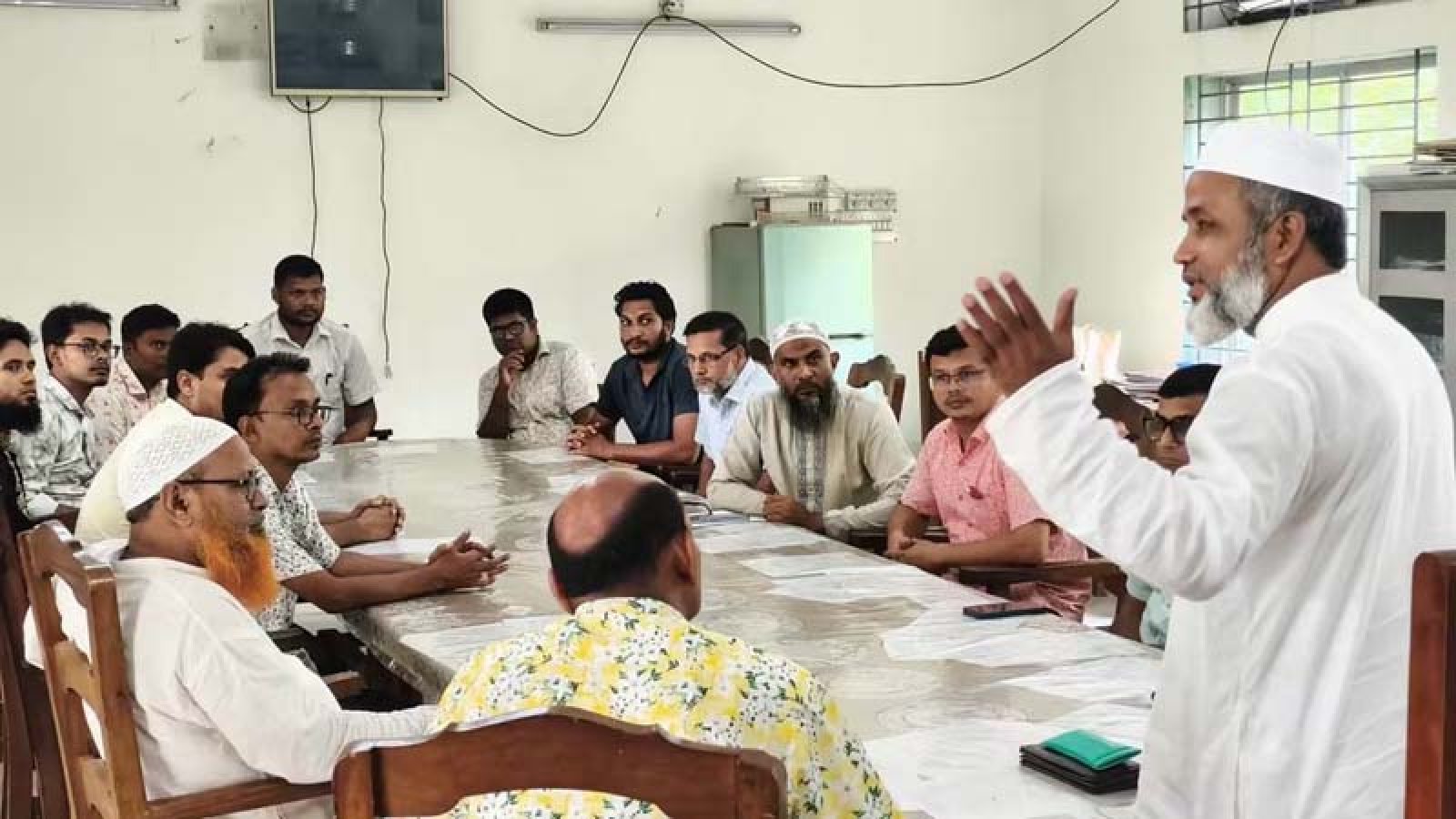 গোমস্তাপুর বিভিন্ন শিক্ষা প্রতিষ্ঠান পরিদর্শনে এমপি মিজানুর রহমান