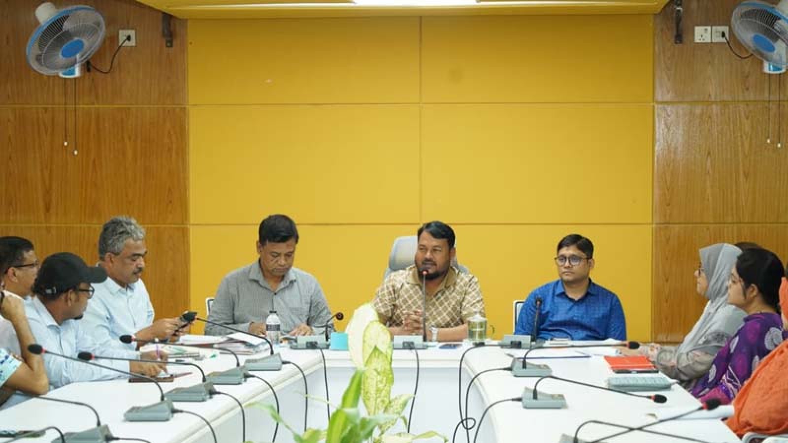 ডেঙ্গু প্রতিরোধ ও পরিচ্ছন্নতা অভিযান’ বাস্তবায়ন উপলক্ষে রাসিকের প্রস্তুতিমূলক সভা অনুষ্ঠিত