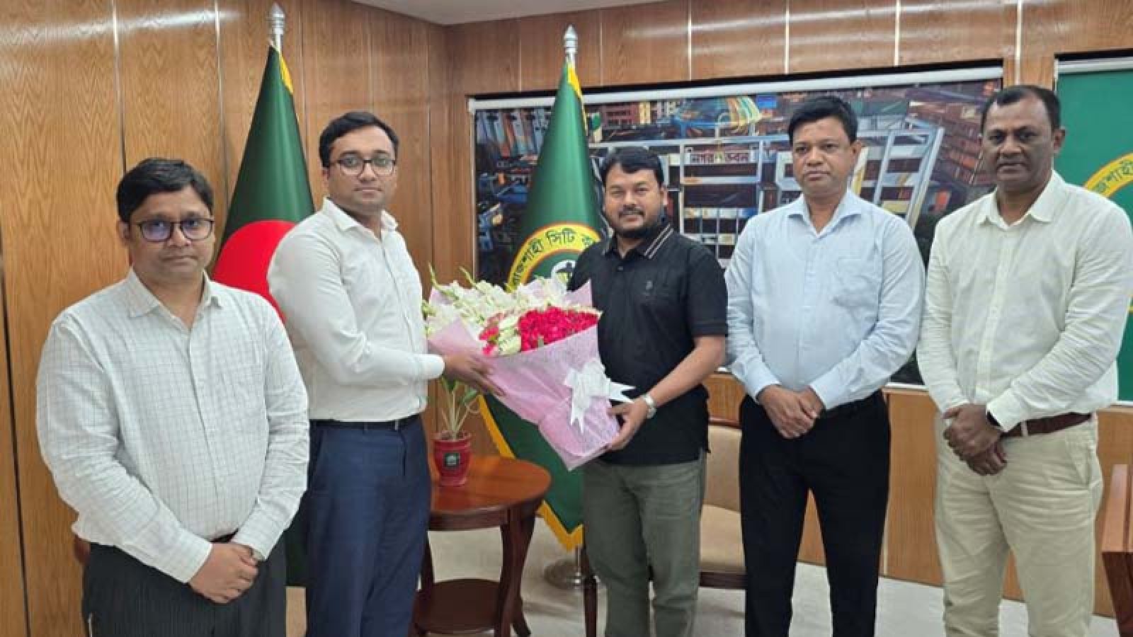 রাসিকে নবনিযুক্ত এক্সিকিউটিভ ম্যাজিস্ট্রেটের যোগদান
