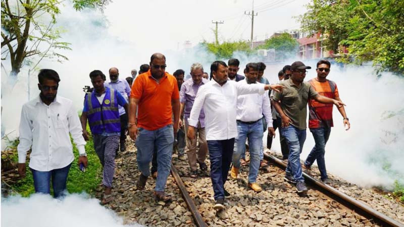ডেঙ্গু প্রতিরোধে রাসিকের বিশেষ পরিচ্ছন্নতা অভিযান ও ফগার স্প্রে কার্যক্রম পরিচালিত
