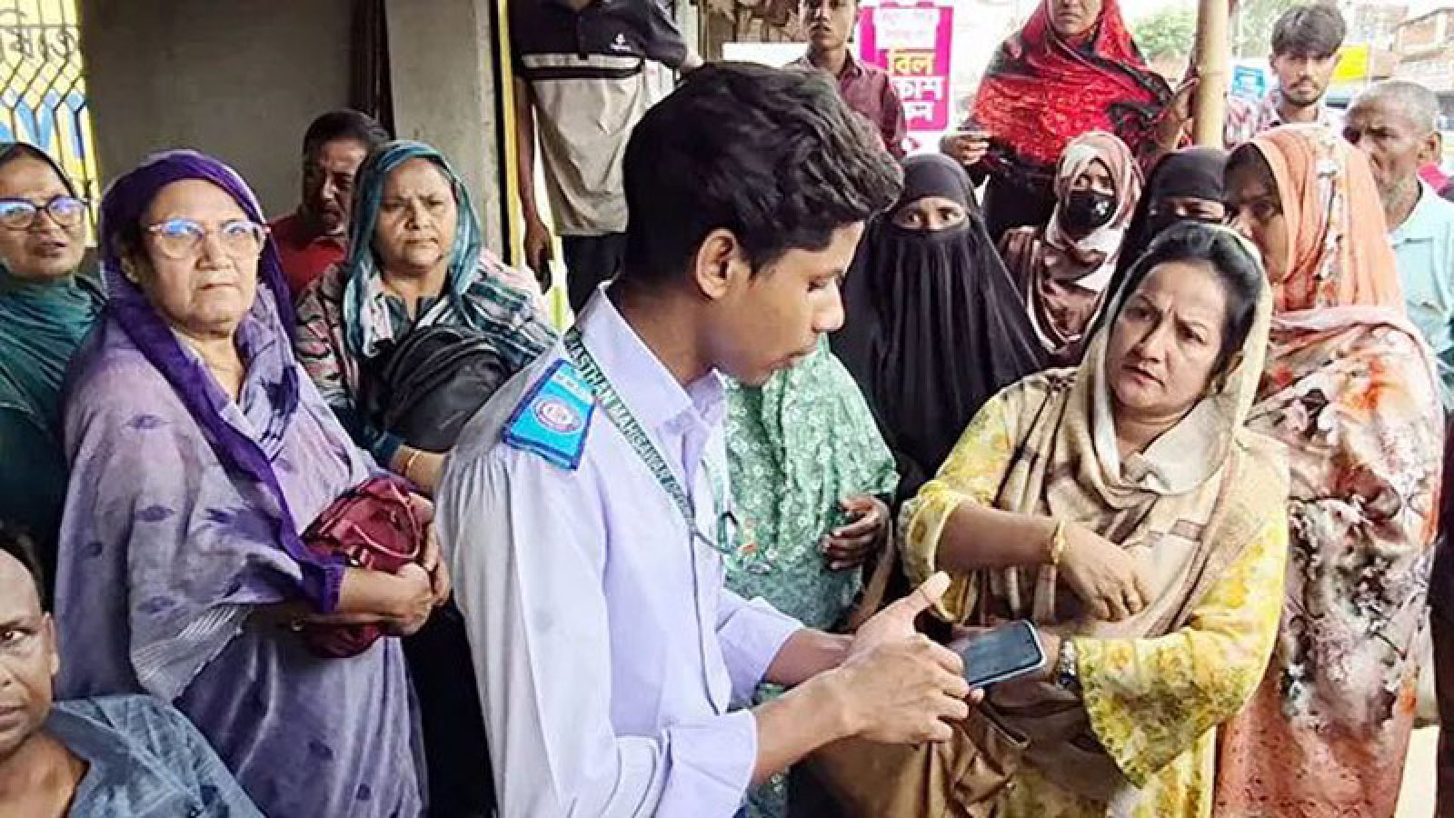 ফরম পূরণের নামে প্রতারণা, এইচএসসি দেওয়া হলো না ১০ শিক্ষার্থীর
