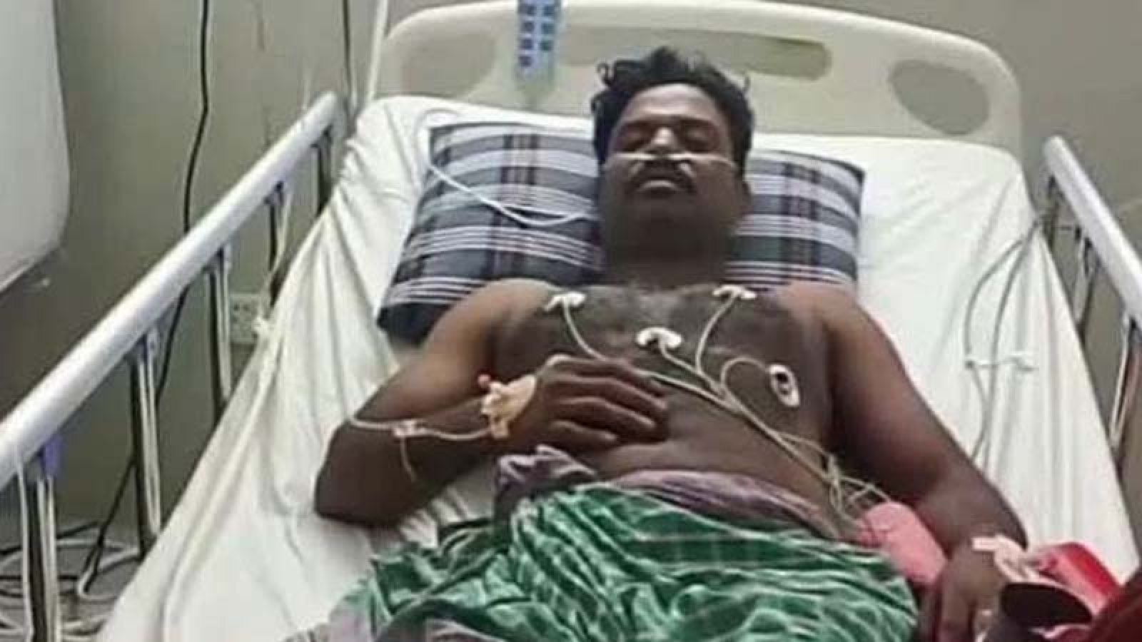 সাপের কামড় খেয়ে হাসপাতালে ওঝা
