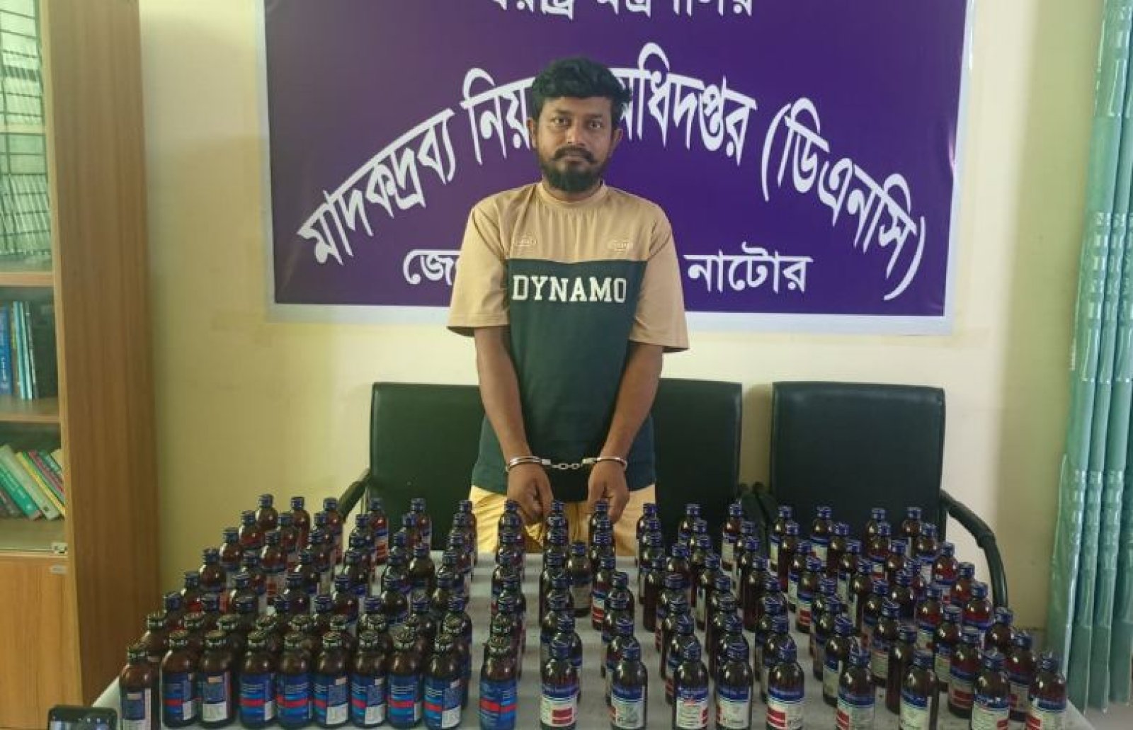 নাটোরে মাদক ব্যাবসায়ী গ্রেফতার
