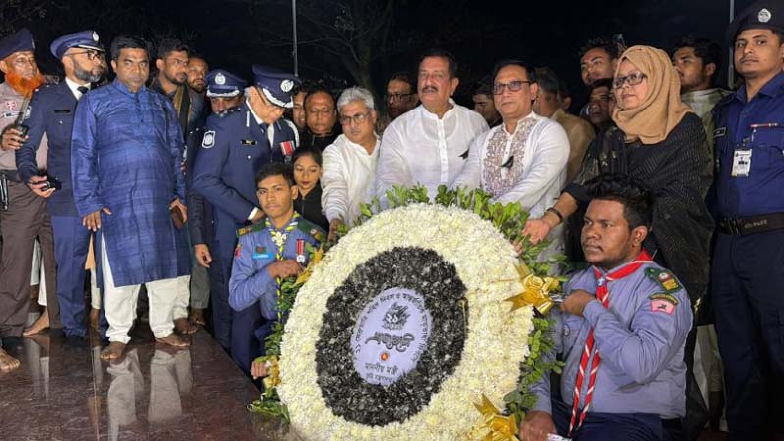 রাজশাহী কেন্দ্রীয় শহীদ মিনার উদ্বোধন করলেন ভূমিমন্ত্রী মিনু