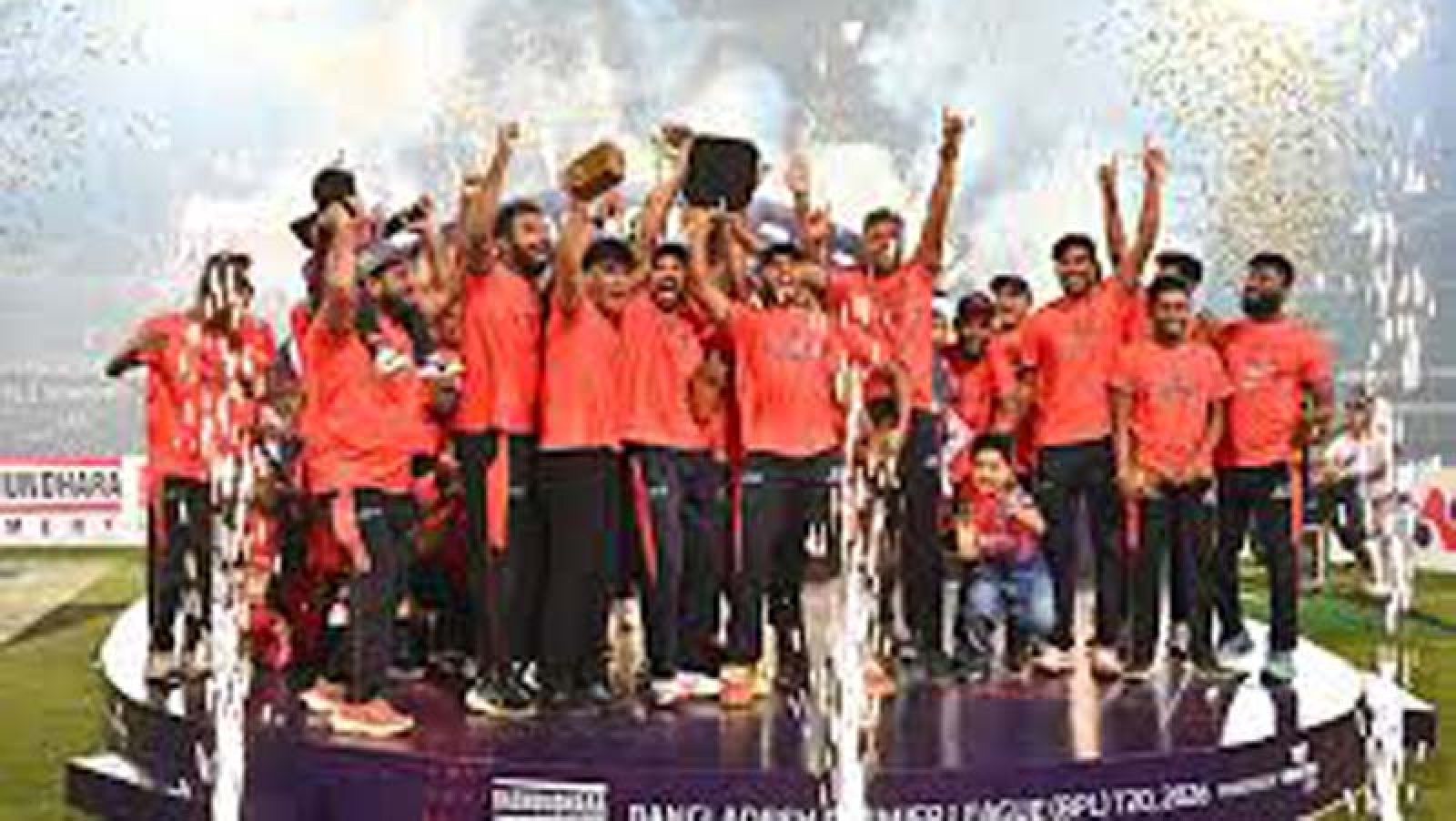 রাজশাহীর পথে পথে বিপিএল ট্রফি নিয়ে ওয়ারিয়র্সদের উদযাপন
