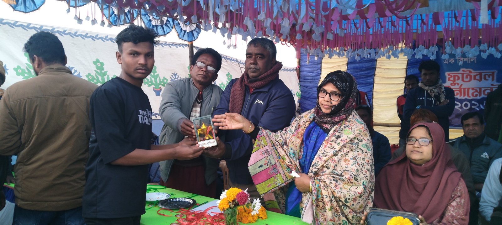 নিয়ামতপুরে টুকিয়াপাড়া ক্লাবের উদ্যোগে ফুটবল টুর্নামেন্ট অনুষ্ঠিত