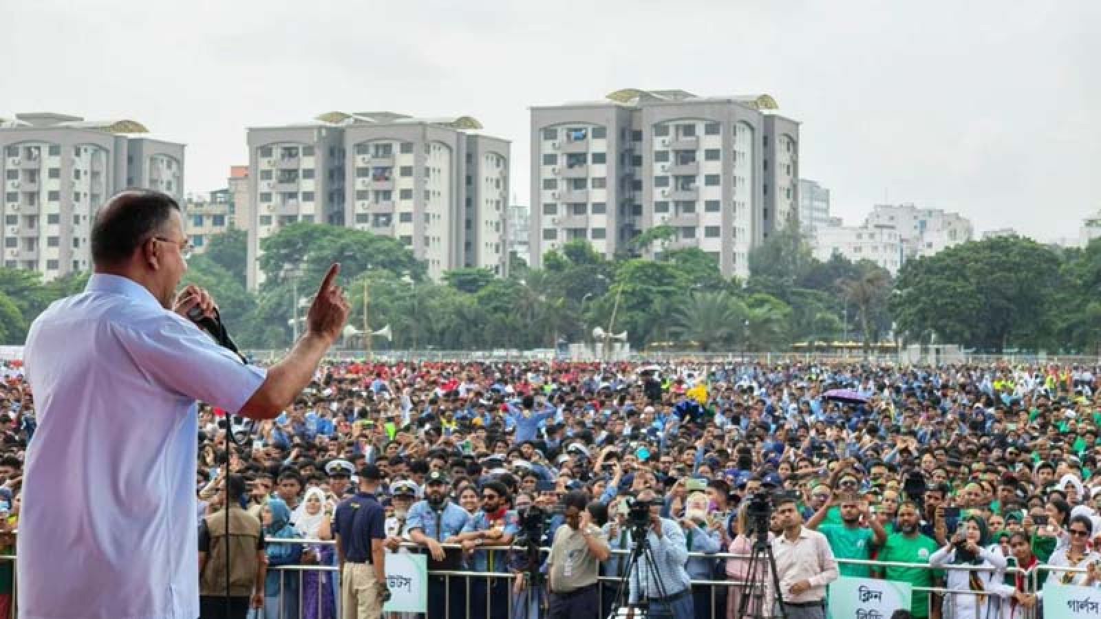 দেশ পুনর্গঠনে তরুণদের এগিয়ে আসার আহ্বান প্রধানমন্ত্রীর