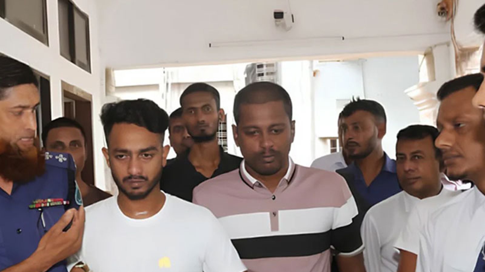 বগুড়ায় চাঁদা না দেওয়ায় কুপিয়ে হত্যার দায়ে দুজনের মৃত্যুদণ্ড, তিনজনের যাবজ্জীবন