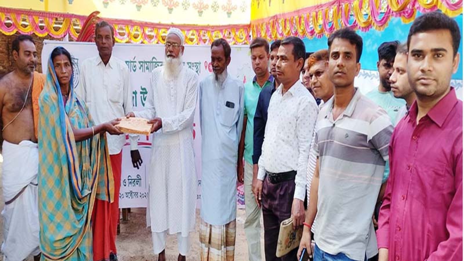 বদলগাছী কোলা সামাজিক উন্নয়ন সংস্থার উদ্যোগে ২ দূর্গা মন্দিরে বস্ত্র বিতরণ
