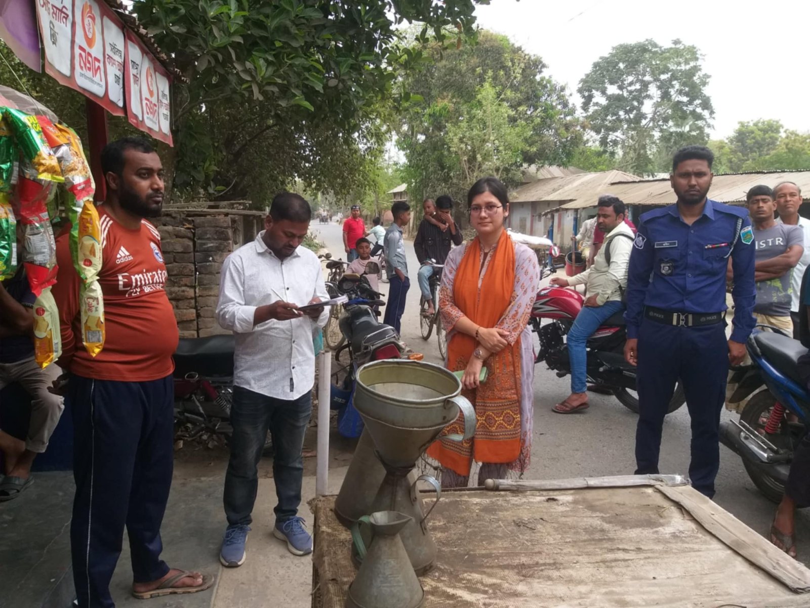 বাঘায় তেল বিক্রিতে অনিয়মের অভিযোগে এক ব্যবসায়ীর ৫০ হাজার টাকা জরিমানা