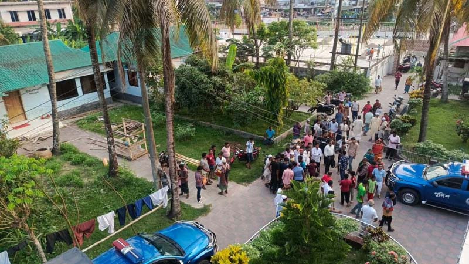 বরগুনা জেলা পরিষদের ডাকবাংলোতে নারী ও দুই শিশুর লাশ