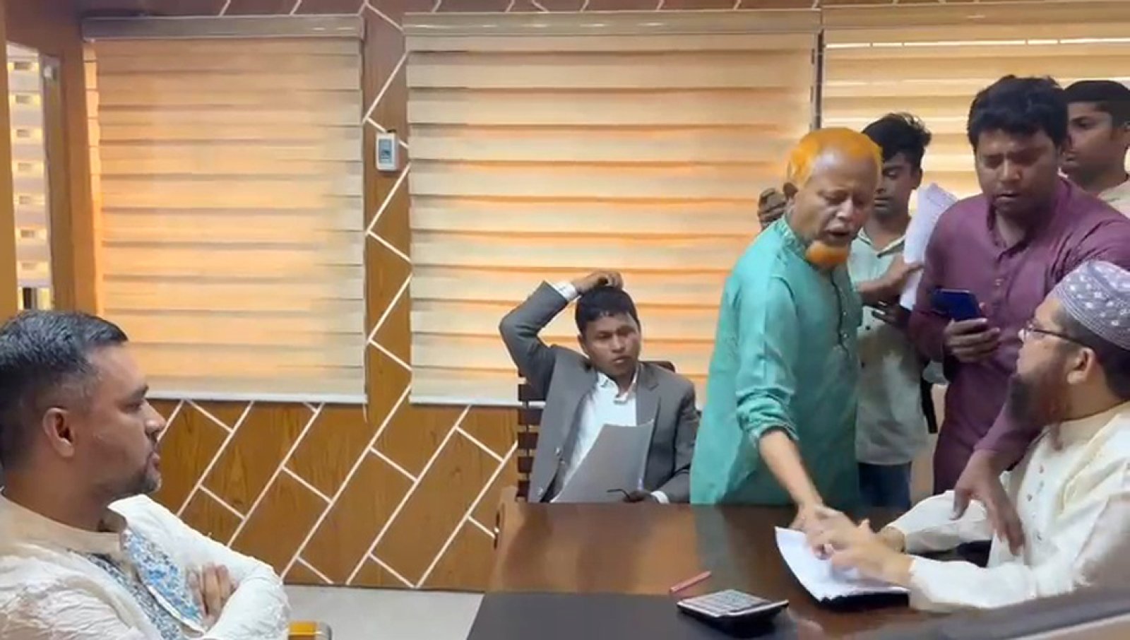 ইউএনও কার্যালয় থেকে নিয়োগ পরীক্ষার কাগজ ছিনতাই