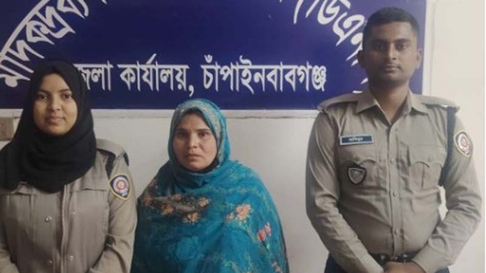 ভোলাহাটে ইয়াবাসহ এক নারী মাদক ব্যবসায়ী আটক