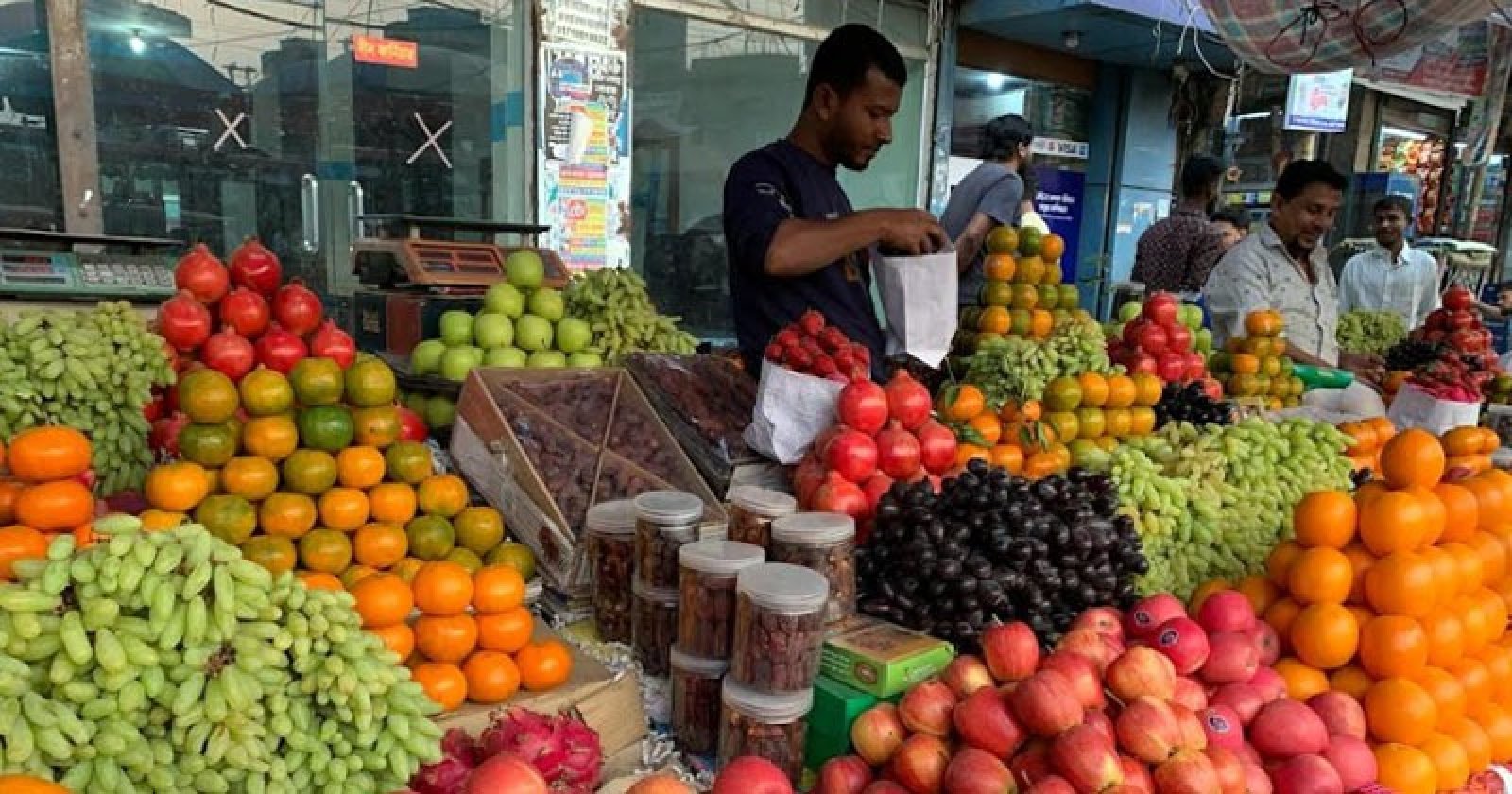 রোজাতেও নাগালের বাইরে ফল