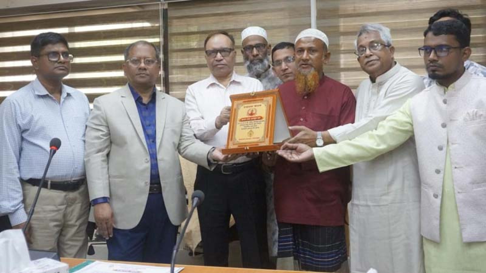 পঞ্চগড় এক্সপ্রেস ট্রেনের দুর্ঘটনা হতে রক্ষাকারী এনামুল হককে রেল বিভাগের সম্মাননা