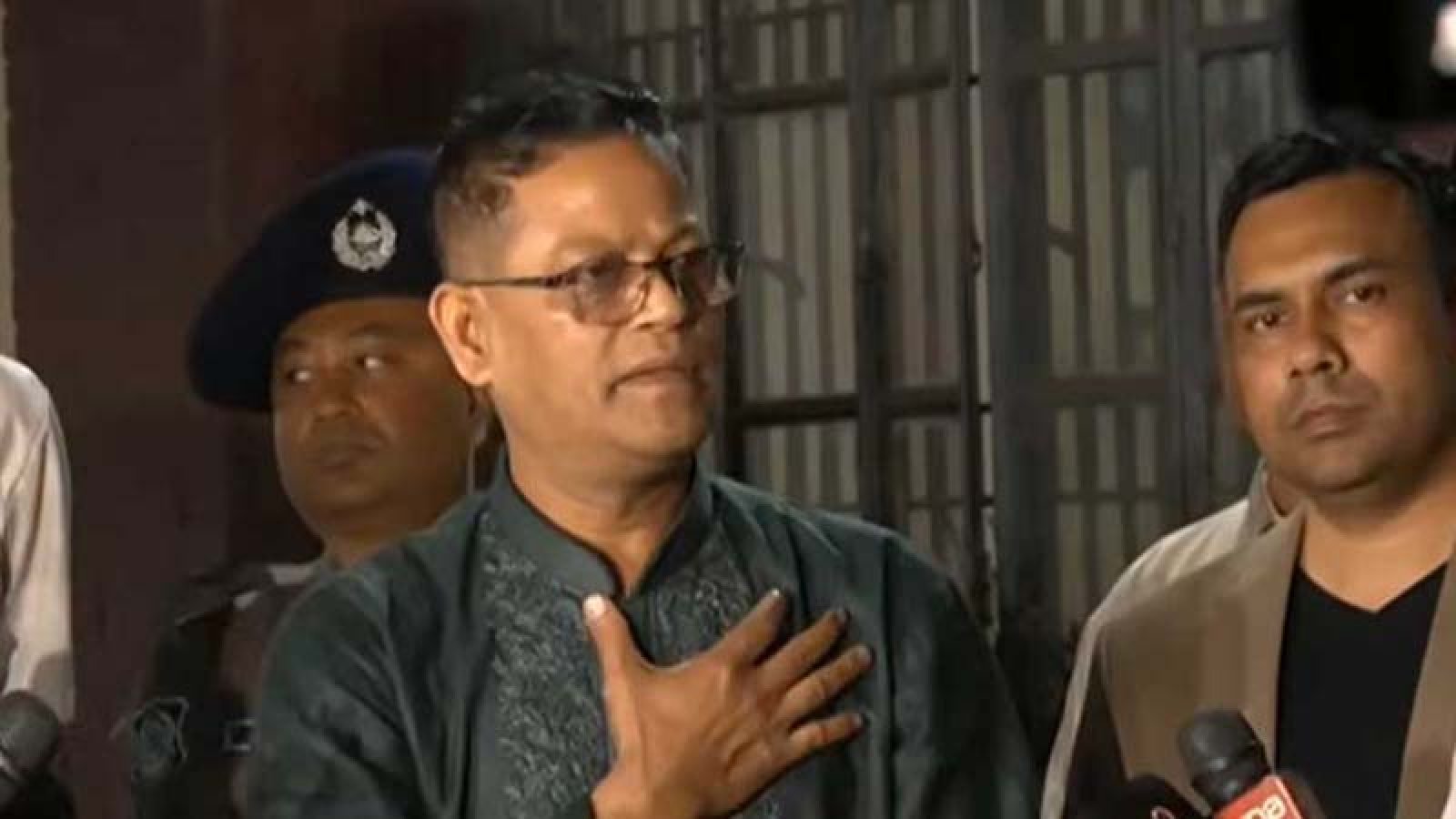 জামিন পাওয়া ‘অপরাধীরা’ প্রতি সপ্তাহে ওসির কাছে হাজিরা দেবেন: আইজিপি