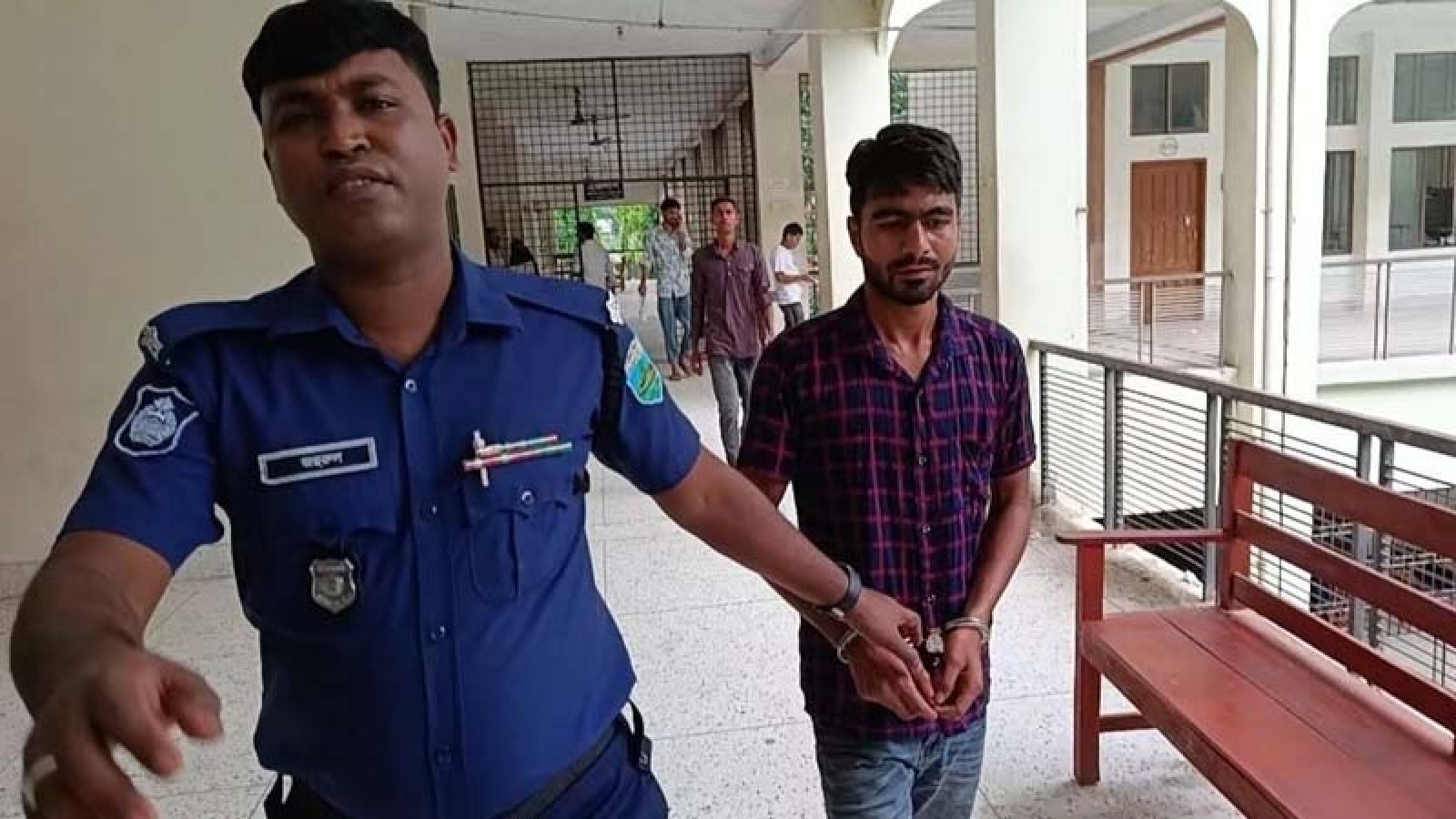নওগাঁর মহাদেবপুরে রাজনের কিশোর গ্যাং-মাদক সাম্রাজ্য