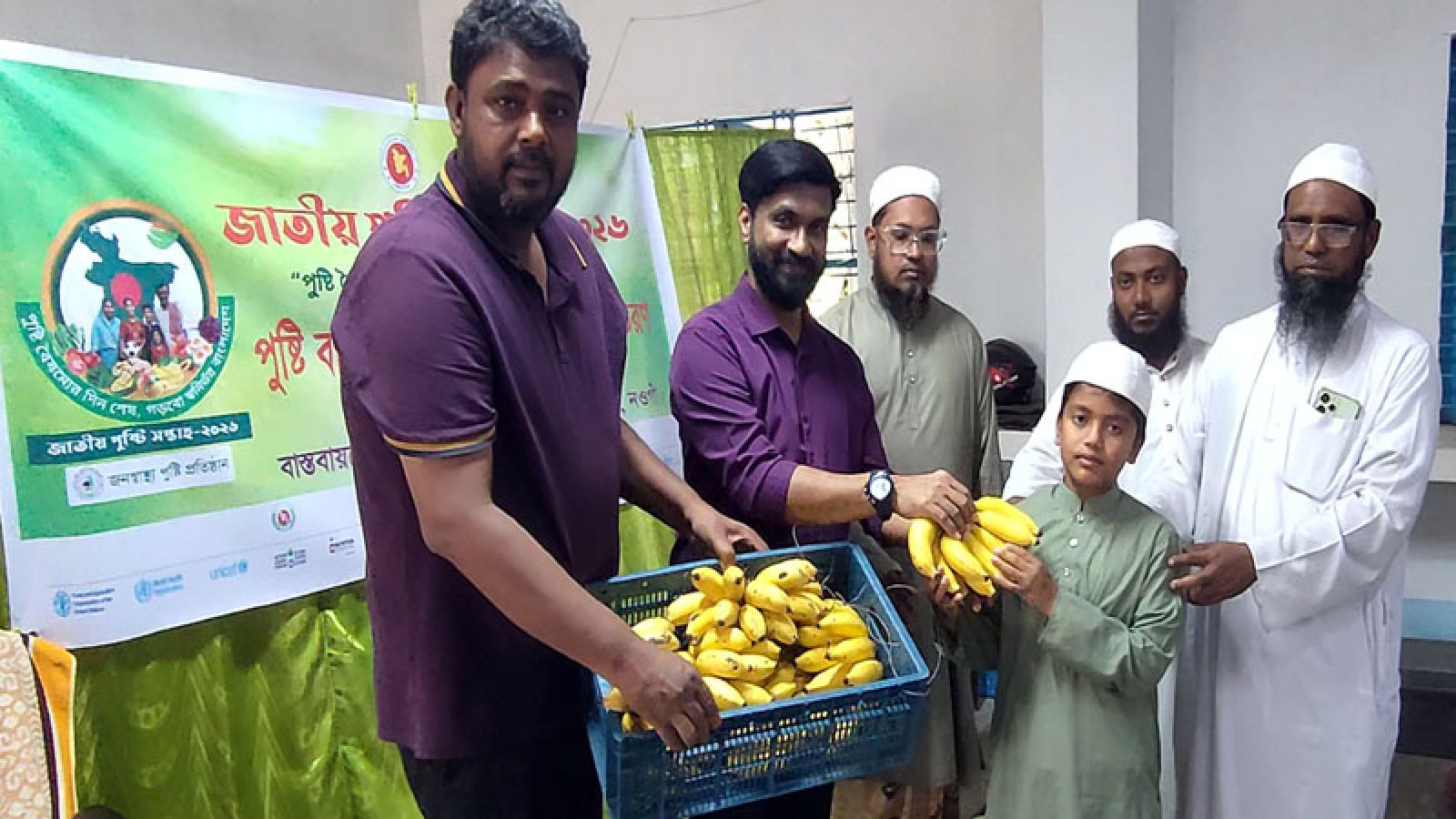 রাণীনগরে পুষ্টিকর খাবার বিতরণ